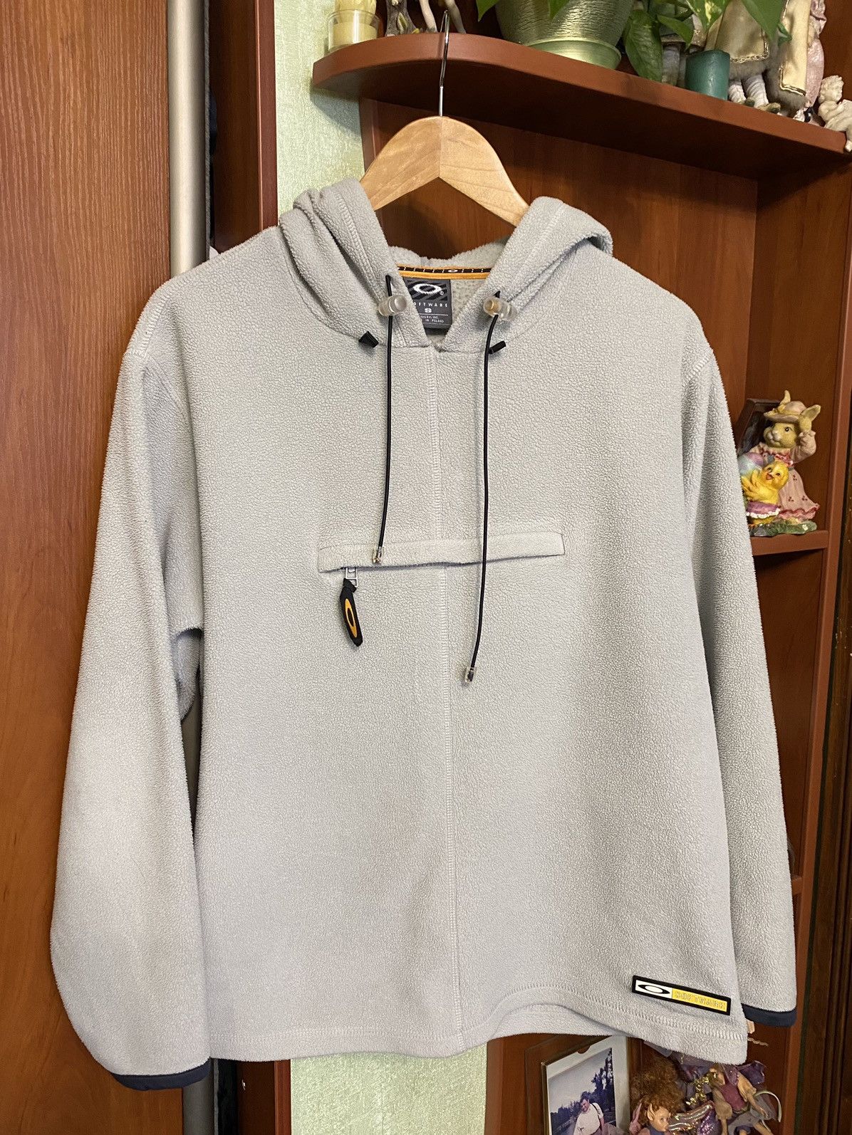 image of Vintage Oakley Gorpcore Fleece Logo Hoodie Y2K Ninja in Grey, Men's (Size Small)