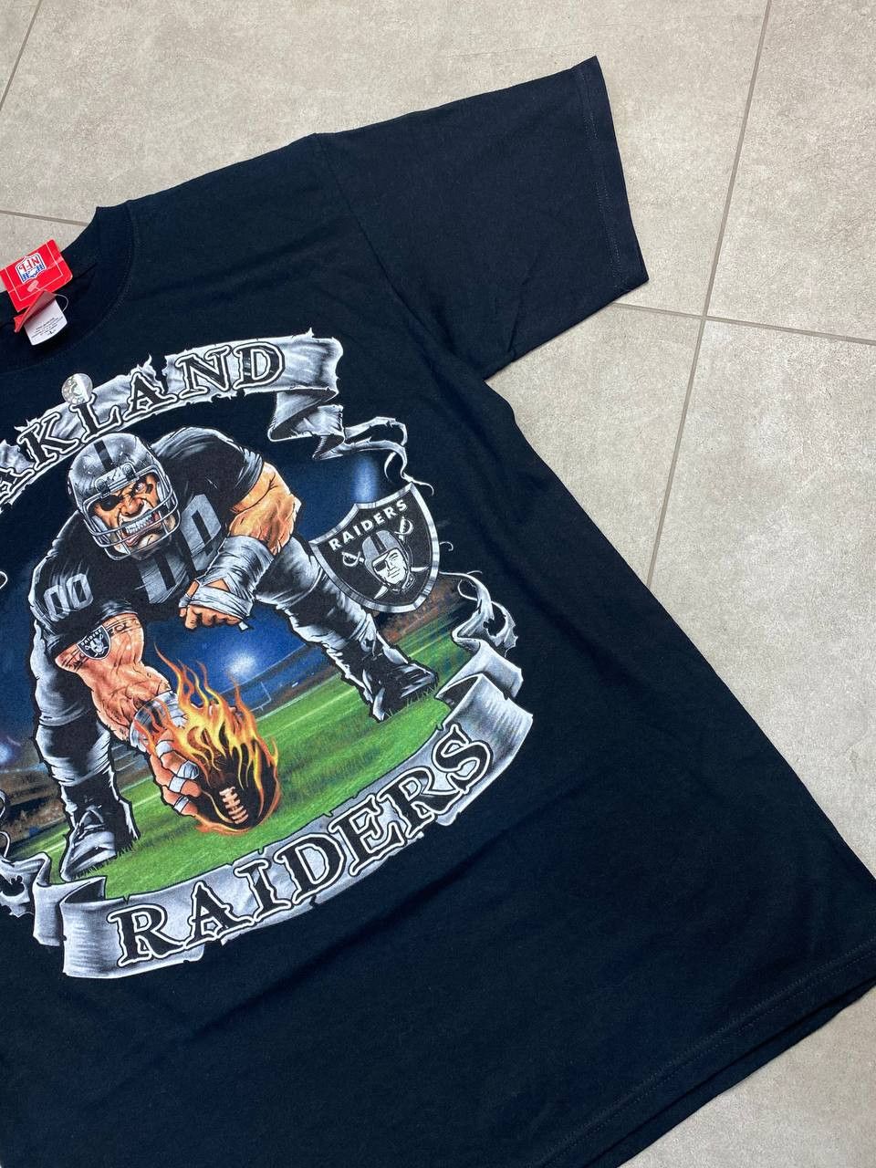 NFL Vintage NFL Oakland Raiders Mad Player Print T-Shirt Size US L / EU 52-54 / 3 - 5 Thumbnail