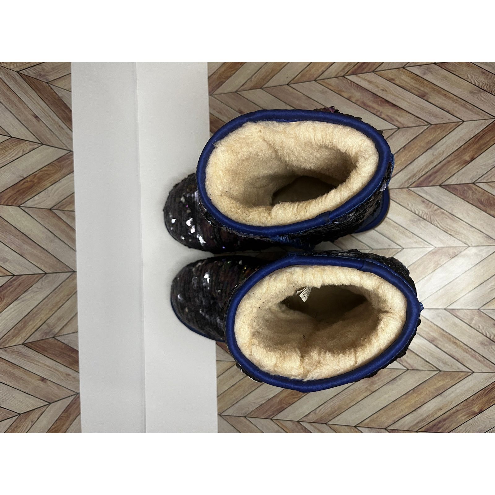 Ugg UGG Classic Short Sequin Winter Boots Blue Women's Size 7 Size US 7 / IT 37 - 11 Thumbnail