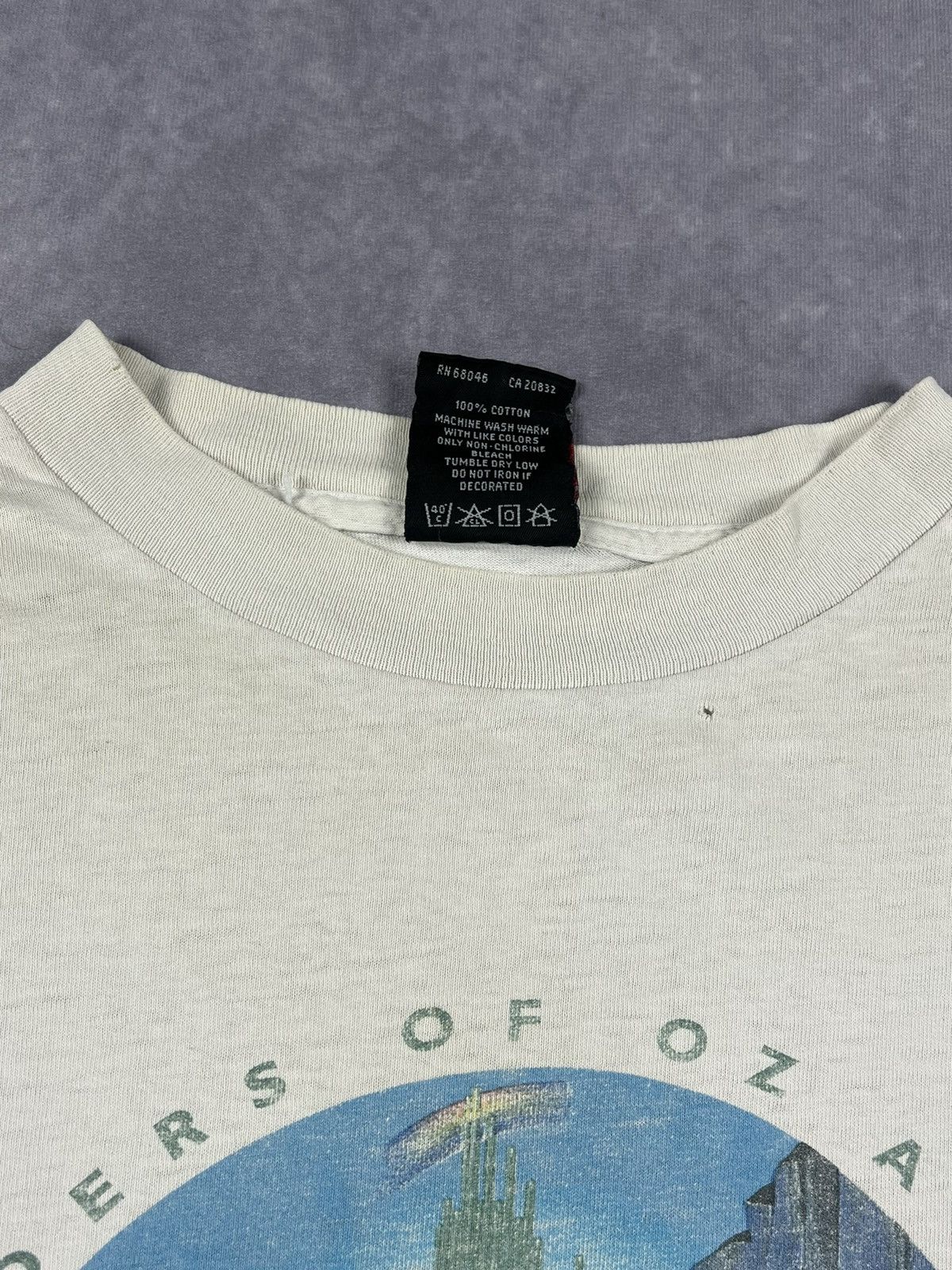 Vintage Vintage 90s The Wizard Of Oz Distressed T-Shirt XL Size Size US XL / EU 56 / 4 - 4 Thumbnail