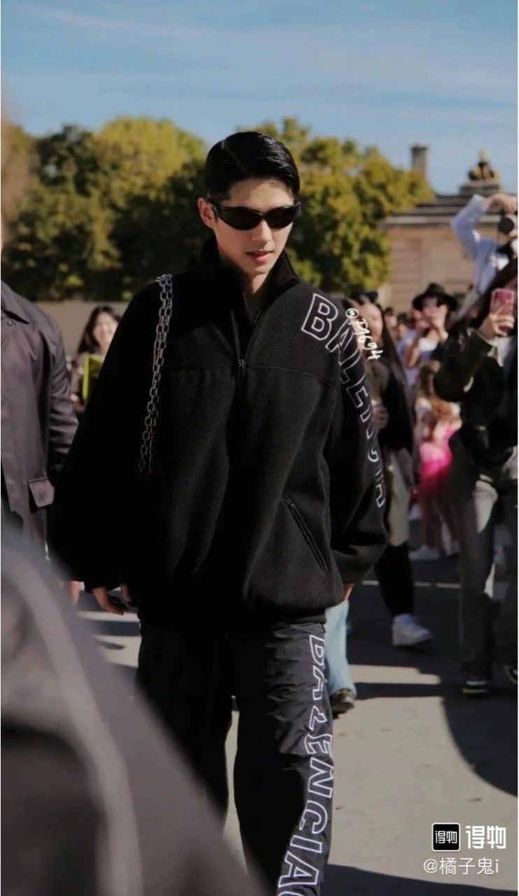 Balenciaga Balenciaga Side sleeve letter logo hollow embroidery jacke Size US M / EU 48-50 / 2 - 8 Thumbnail