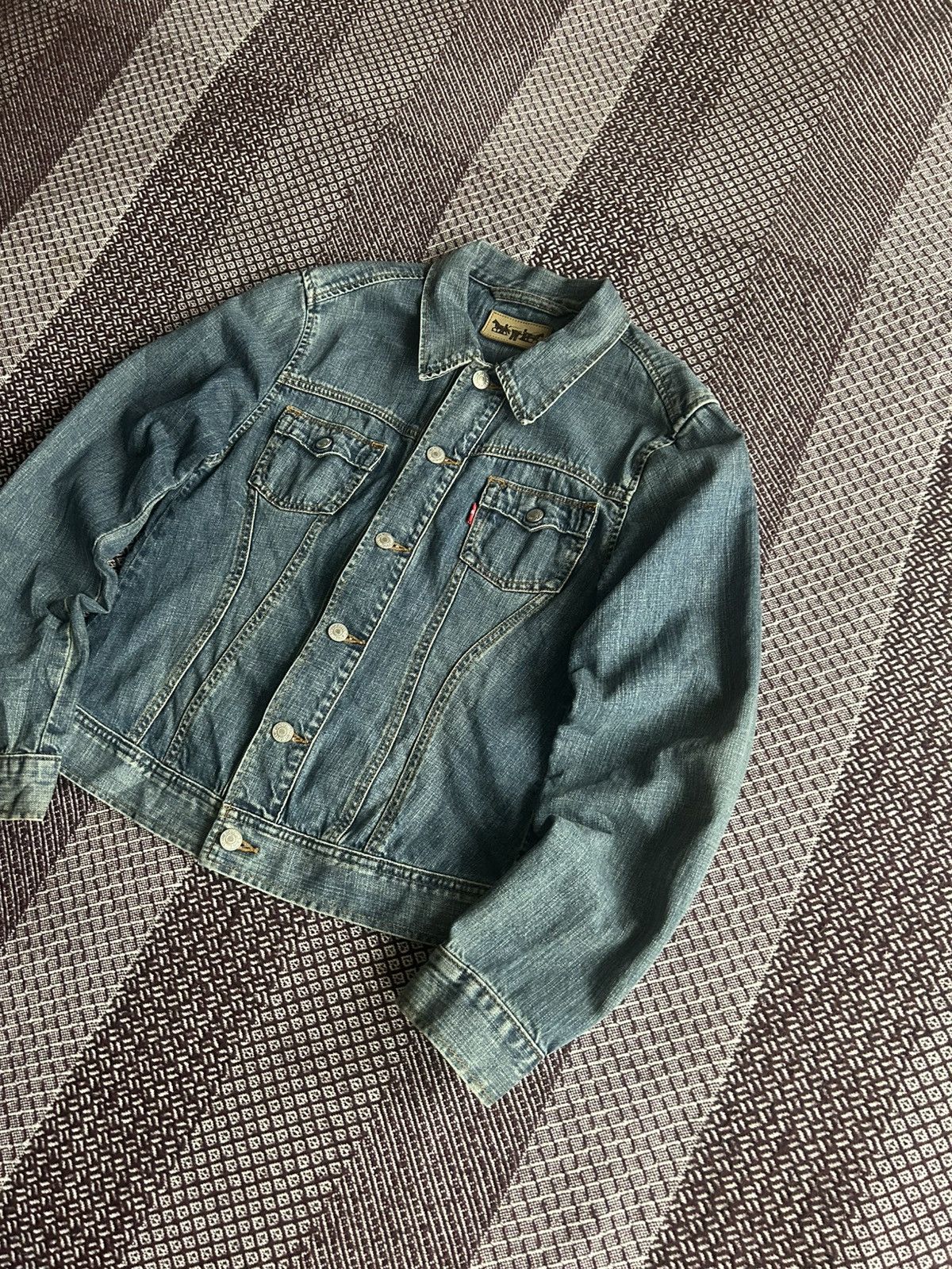 Levi's Vintage Levis Denim Y2K Jeans Jacket 90s Faded Washed Size M Size M / US 6-8 / IT 42-44 - 2 Thumbnail