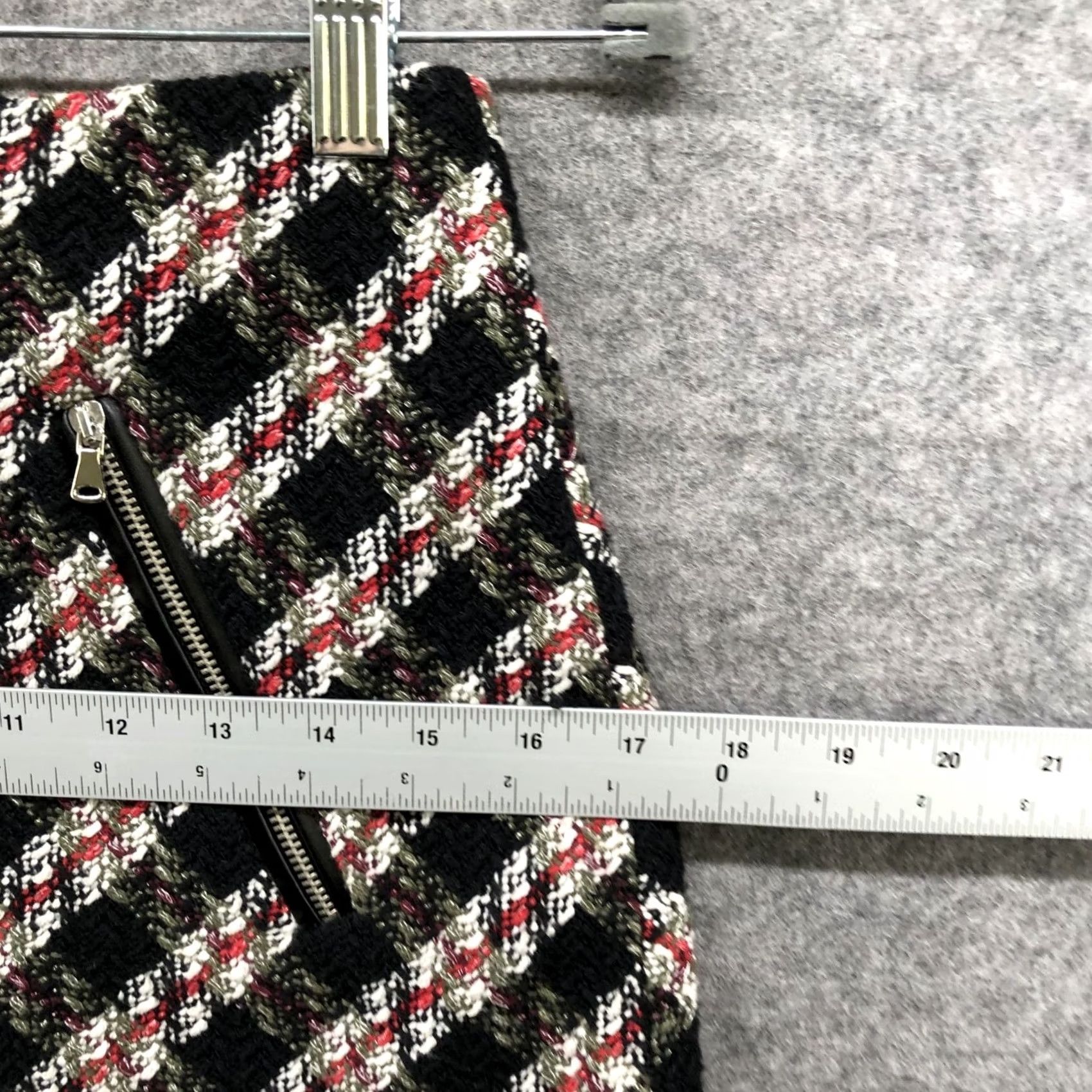 Zara Zara Tweed Mini Skirt S Small Black Red Plaid Boucle Zipper Skirt Womens Fashion Casual Formal Vintage Glam Size 28" / US 6 / IT 42 - 6 Thumbnail