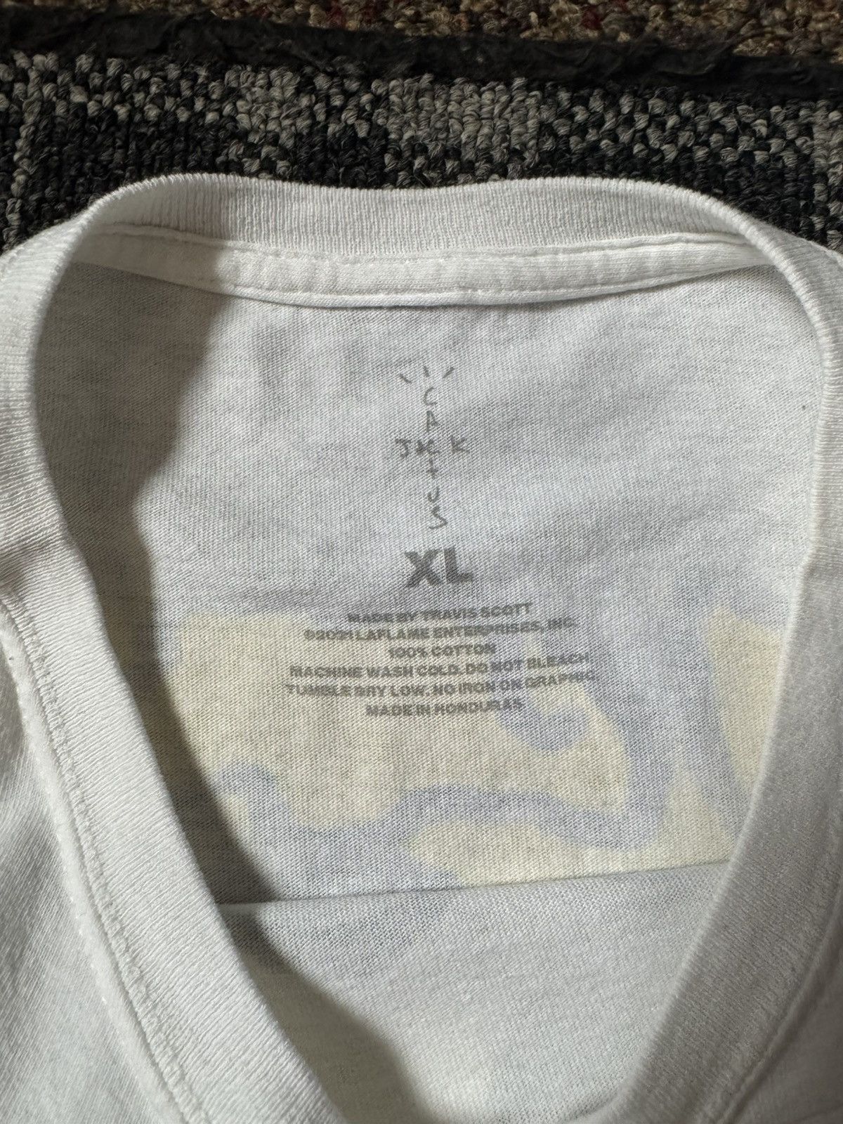 Travis Scott Travis Scott x KAWS x Fragment Short Sleeve Tee Shirt Size US XL / EU 56 / 4 - 3 Thumbnail