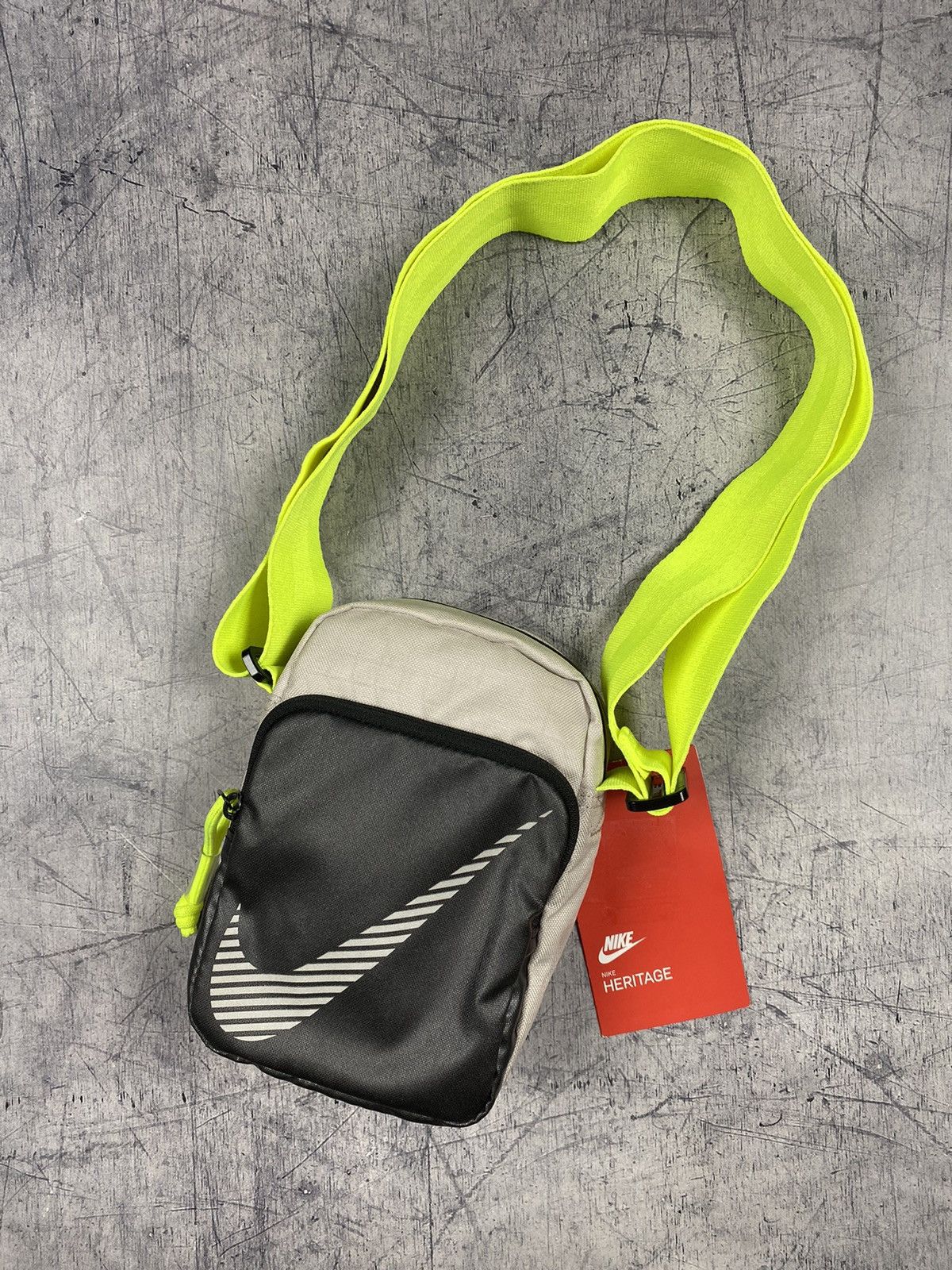 Nike Nike Sportwear Essentials Crossbody Drill Bag (1L) Size ONE SIZE - 3 Thumbnail