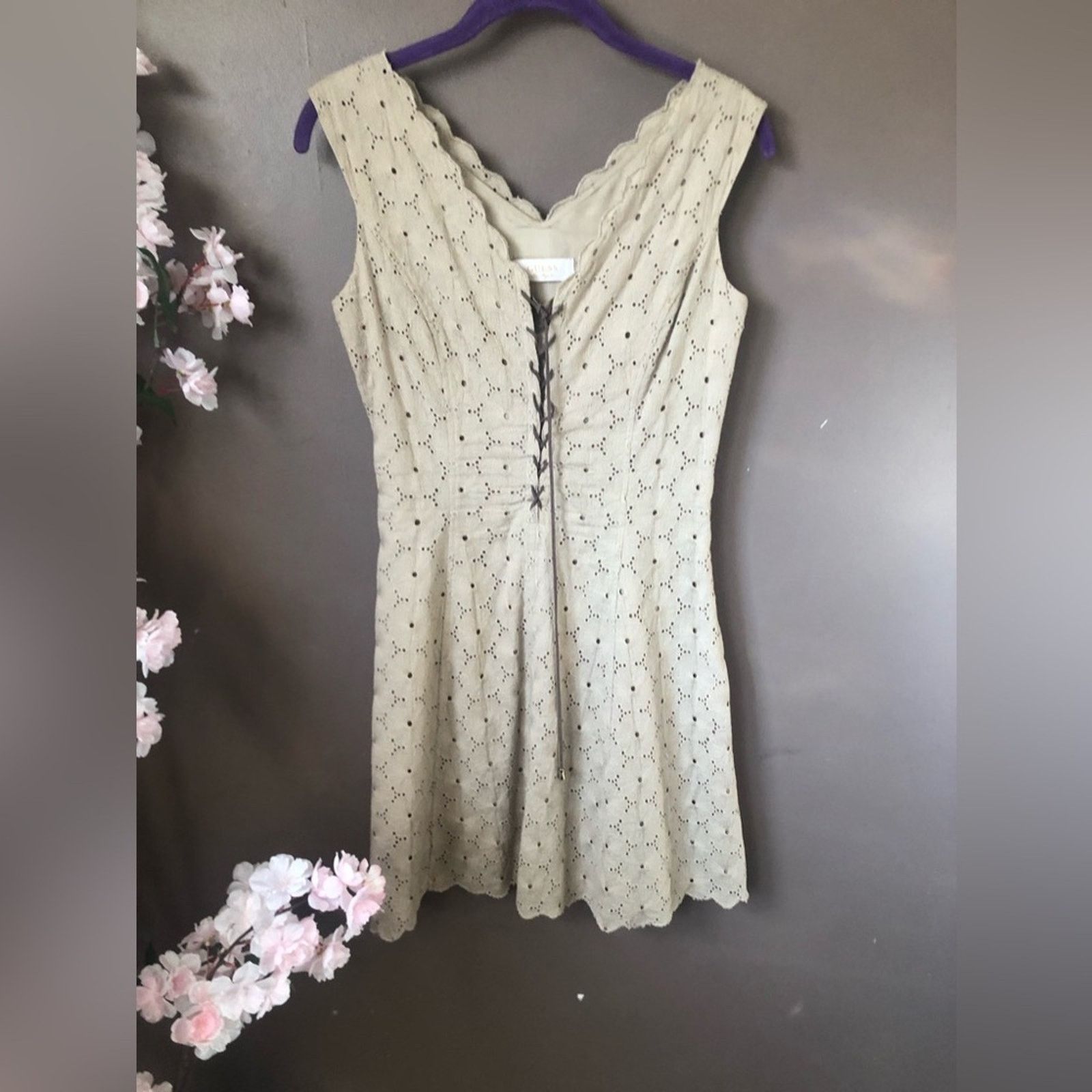 Guess Guess dress floral embroidered in cream/nude Size S / US 4 / IT 40 - 4 Thumbnail