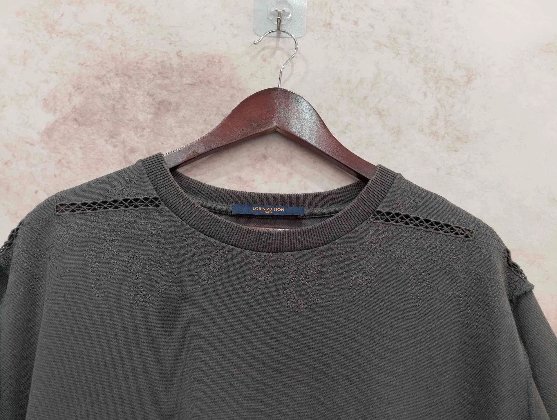 Louis Vuitton LV Notre-Dame Cutout Embroidered S/S Tee M Size US M / EU 48-50 / 2 - 3 Thumbnail