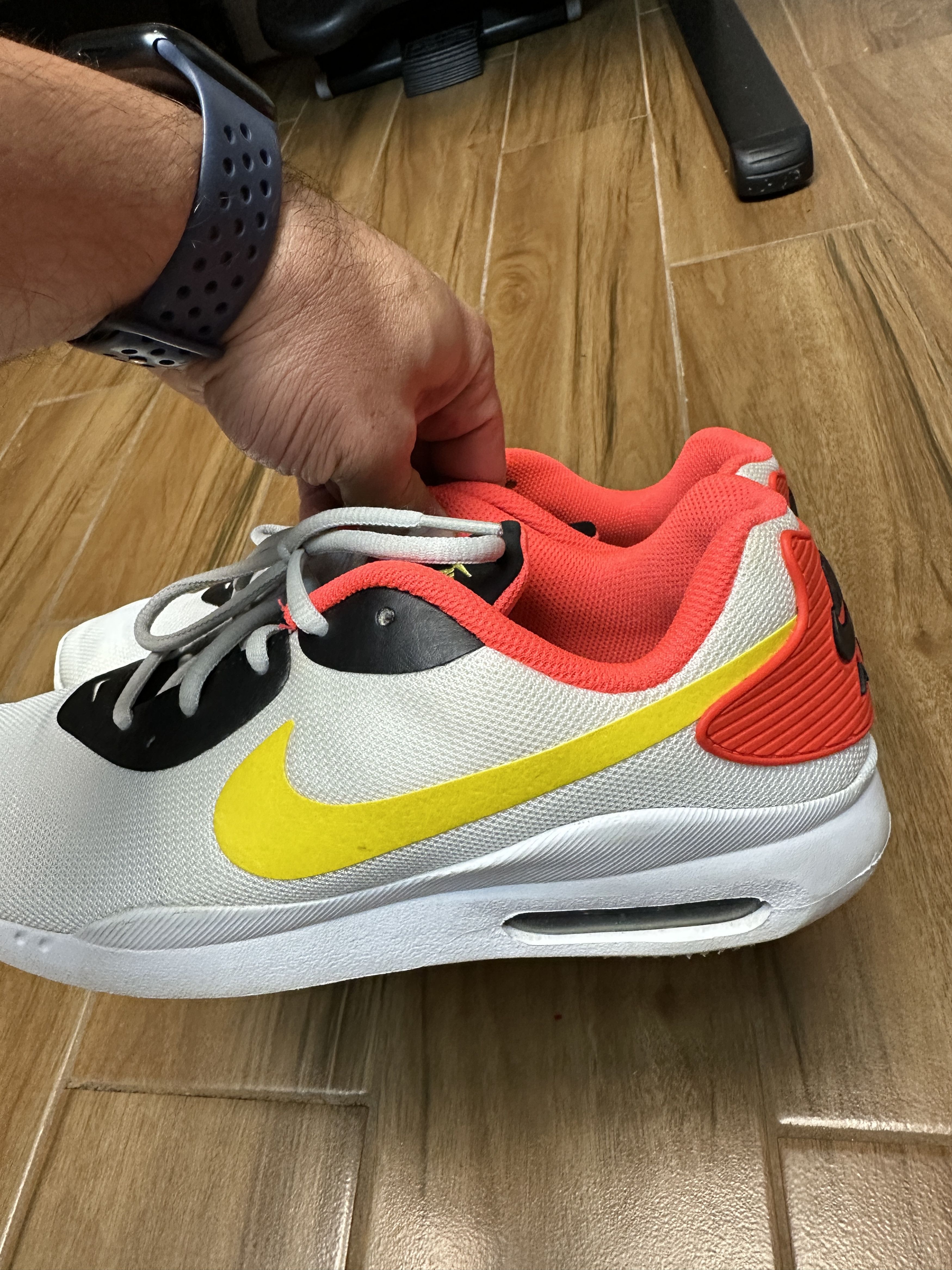 Nike Nike Air Max Oketo White/Bright Crimson/Chrome Yellow Size US 9 / EU 42 - 7 Thumbnail
