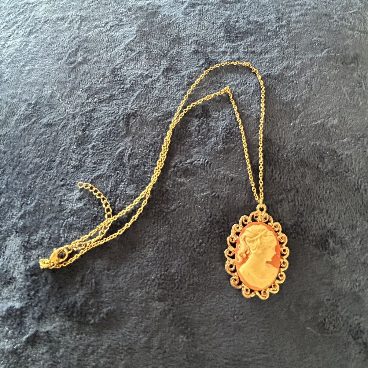 Vintage Vintage filigree dogtooth Victorian lady cameo necklace Size ONE SIZE - 6 Thumbnail