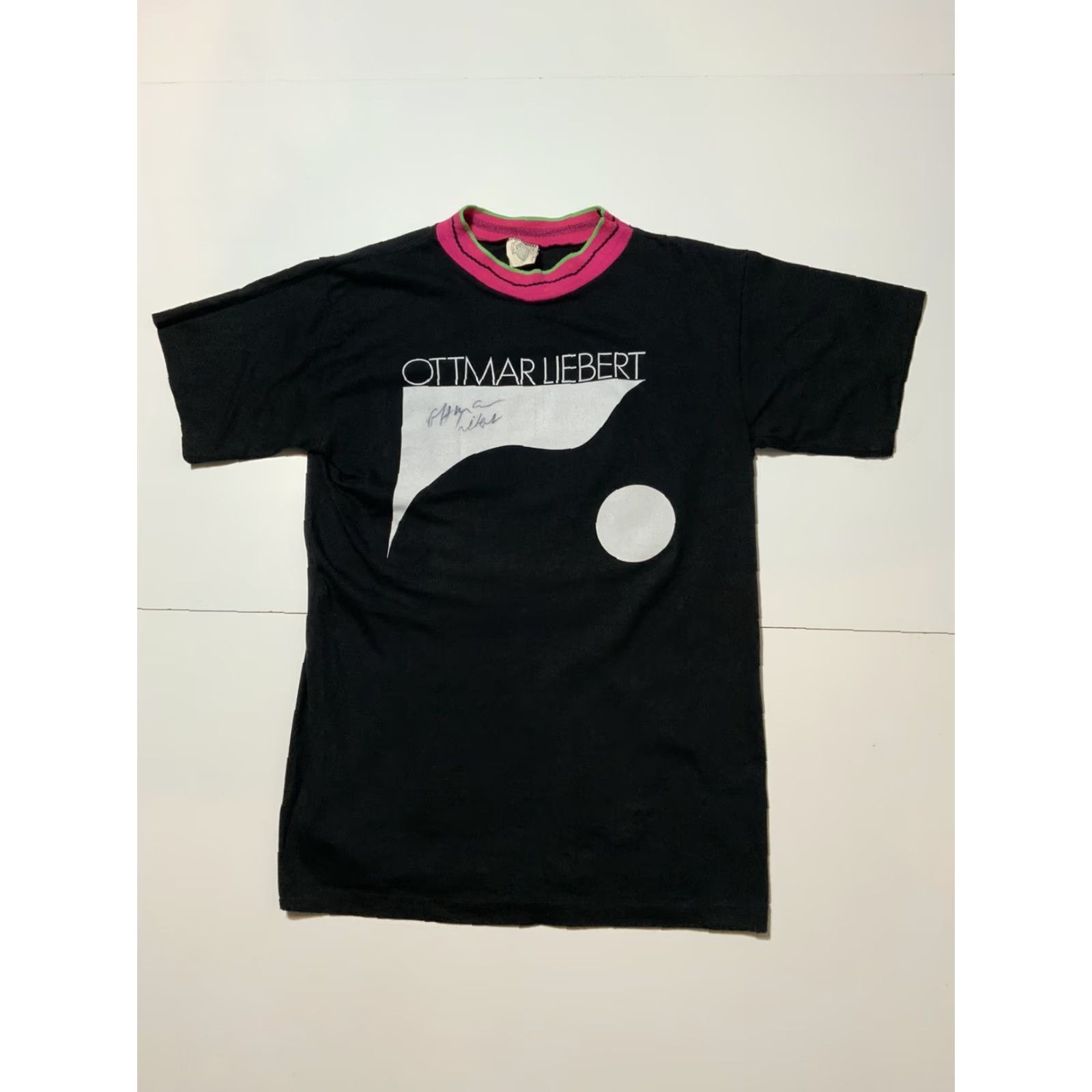 Vintage VINTAGE Ottmar Liebert Nouveau Flamenco Autographed Single Stitch T-Shirt L Shirt Mens Large 1990 1990s Size US L / EU 52-54 / 3 - 2 Thumbnail