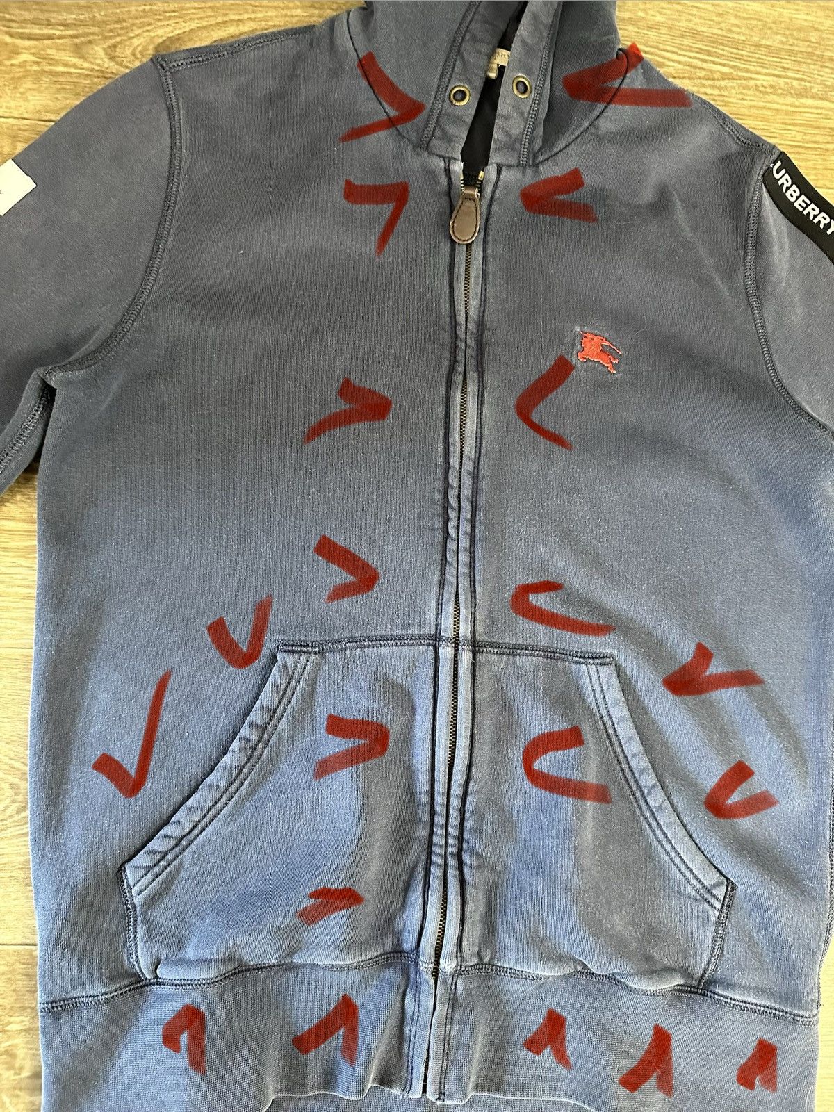 Burberry Burberry x custom hoodie size M Size US M / EU 48-50 / 2 - 13 Thumbnail