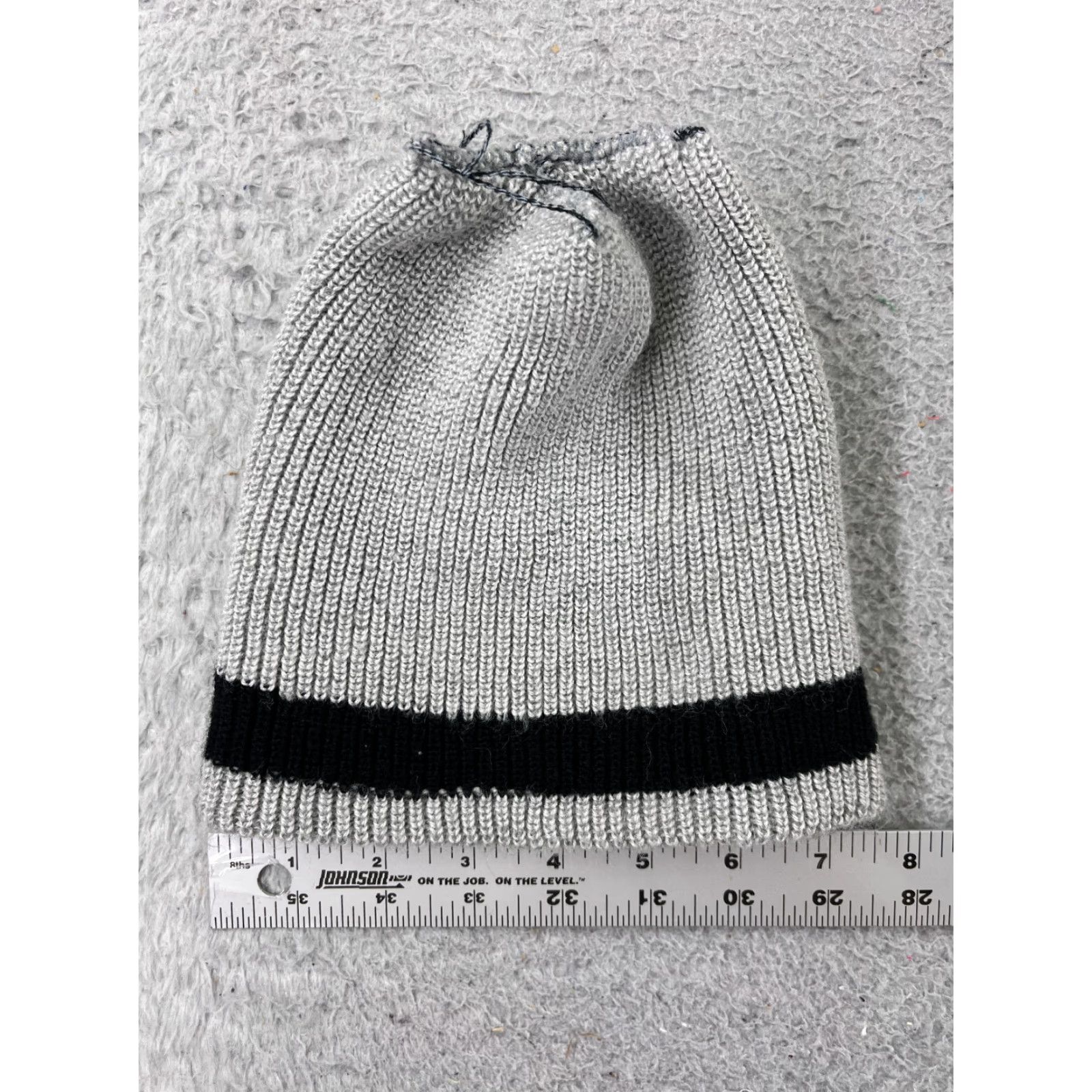 Vintage Beanie Toque Hat Adult One Size Gray Black Knit Acrylic Skate Winter Ski Outdoors Size ONE SIZE - 4 Thumbnail