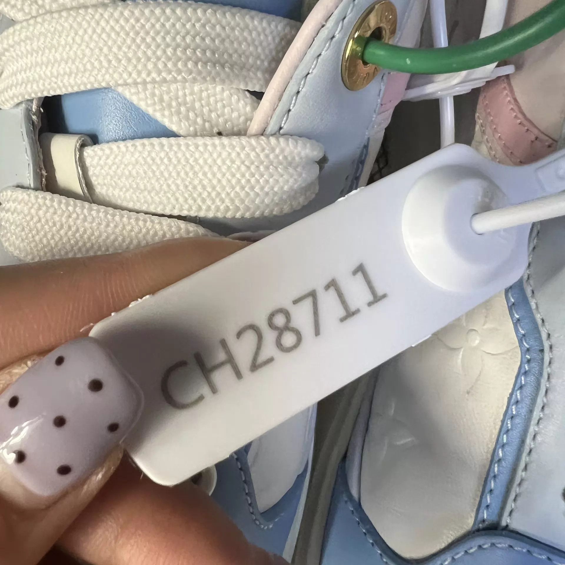 Louis Vuitton Louis Vuitton TimeOut women's white-pink-blue36.5 Size US 6 / IT 36 - 9 Thumbnail