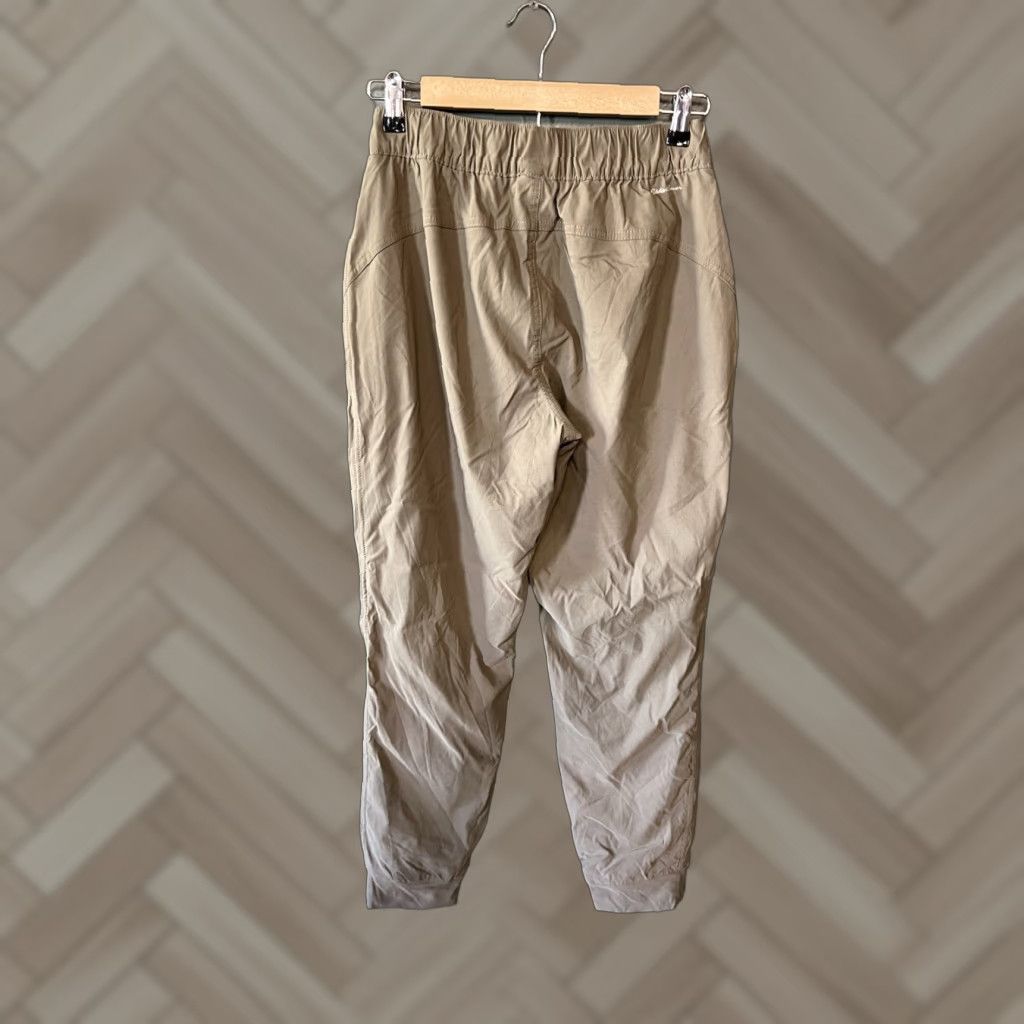 Eddie Bauer Eddie Bauer Womens Pants Khaki Nylon Lined Chino Size 6 27" Straight Leg Beige Used Size 28" / US 6 / IT 42 - 1 Thumbnail