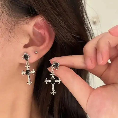 Jewelry Hirayama x Haya Zircon Crystal Cross earrings （1pairs） Size ONE SIZE - 1 Thumbnail