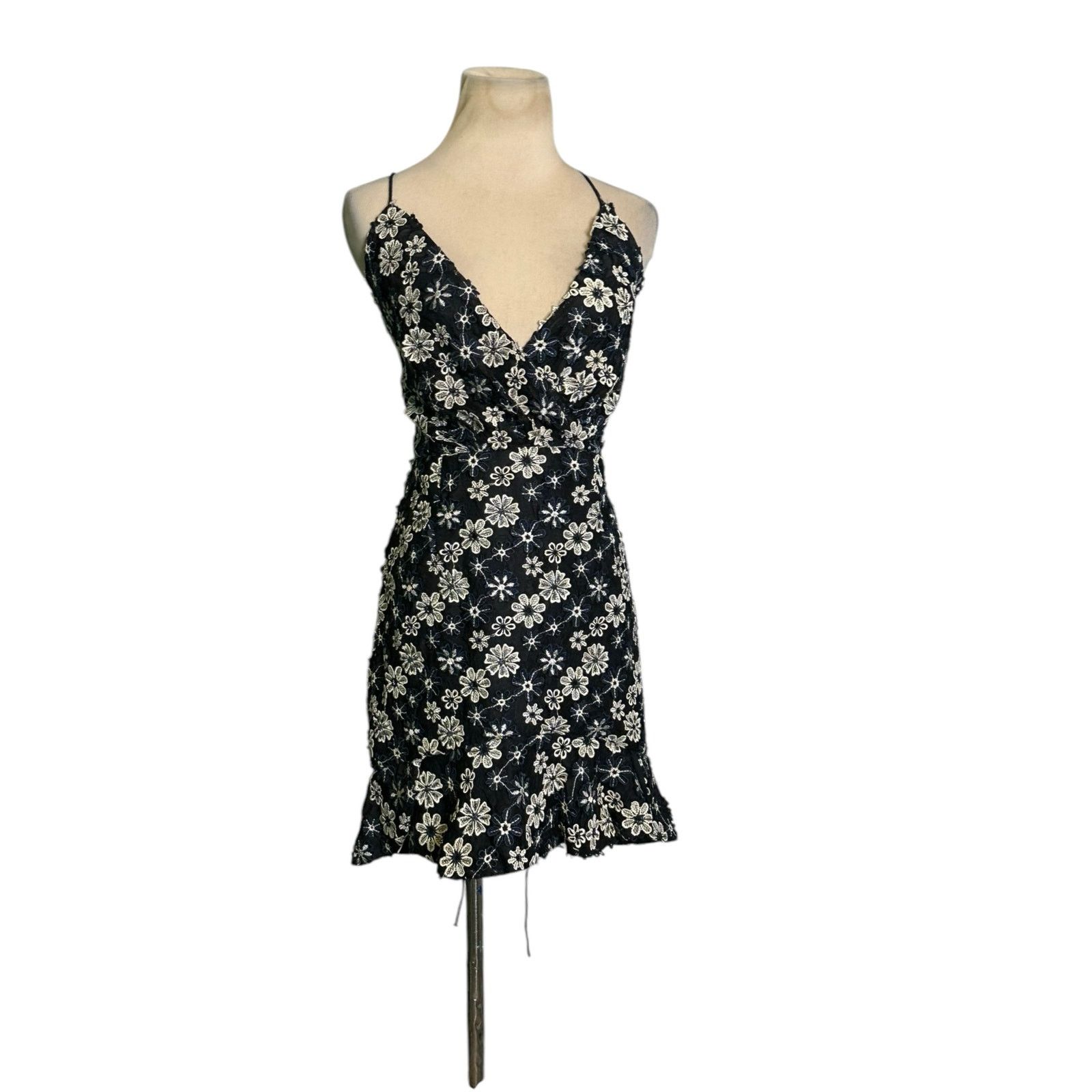 REVOLVE NBD Marilyn blue white floral embroidered mini dress size M Size M / US 6-8 / IT 42-44 - 17 Thumbnail