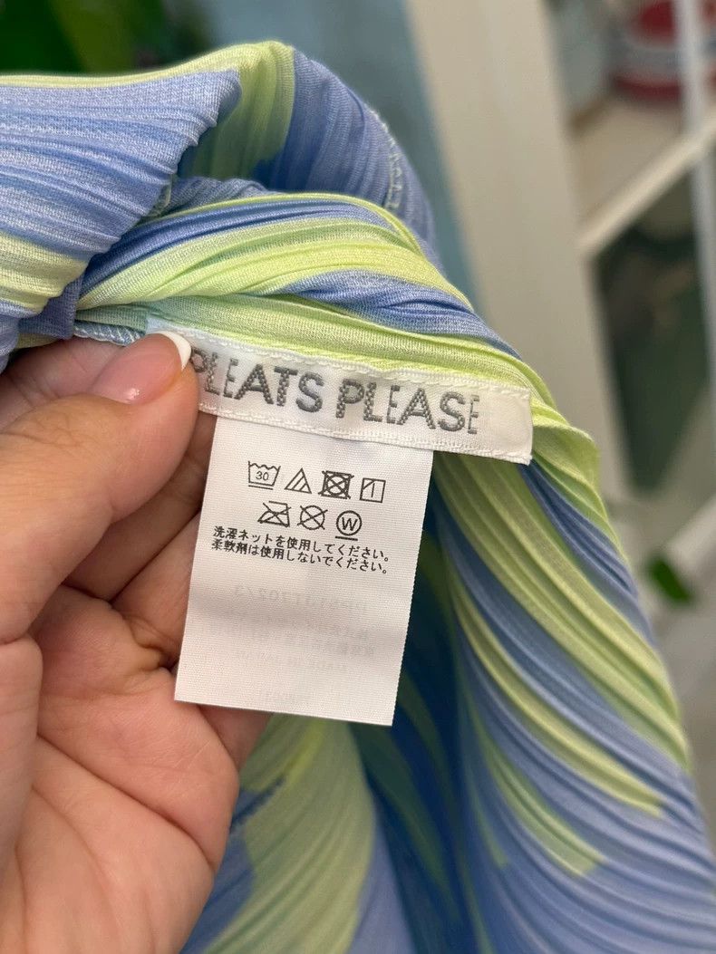 Issey Miyake Issey Miyake size:3 Light blue and yellow pleated vest Size XS / US 0-2 / IT 36-38 - 4 Thumbnail