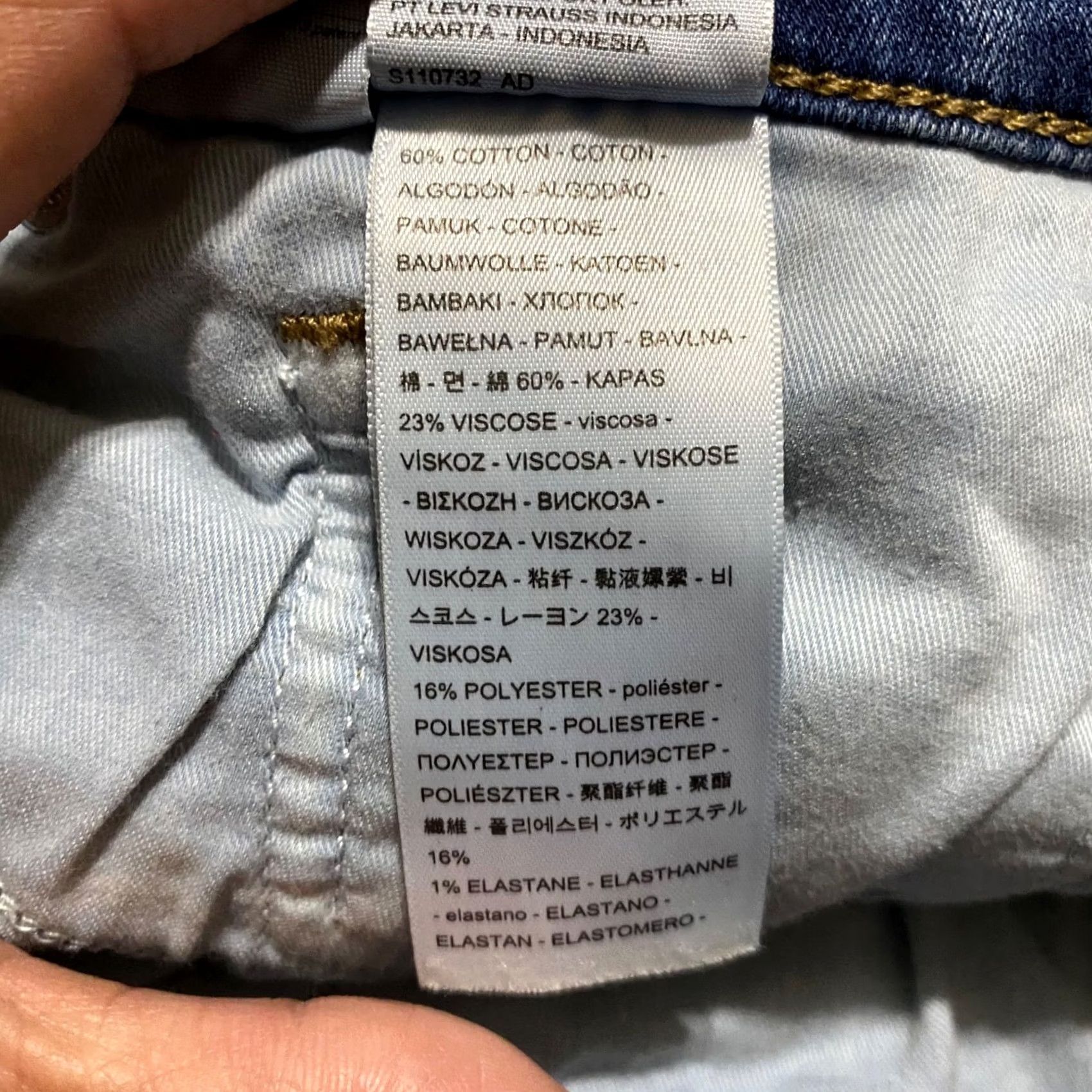 Levi's VINTAGE Levis Womens 22W Plus Jeans Blue Denim Distressed Cut-Off Mid Rise Inseam 7" Size 40" / US 18 - 4 Thumbnail