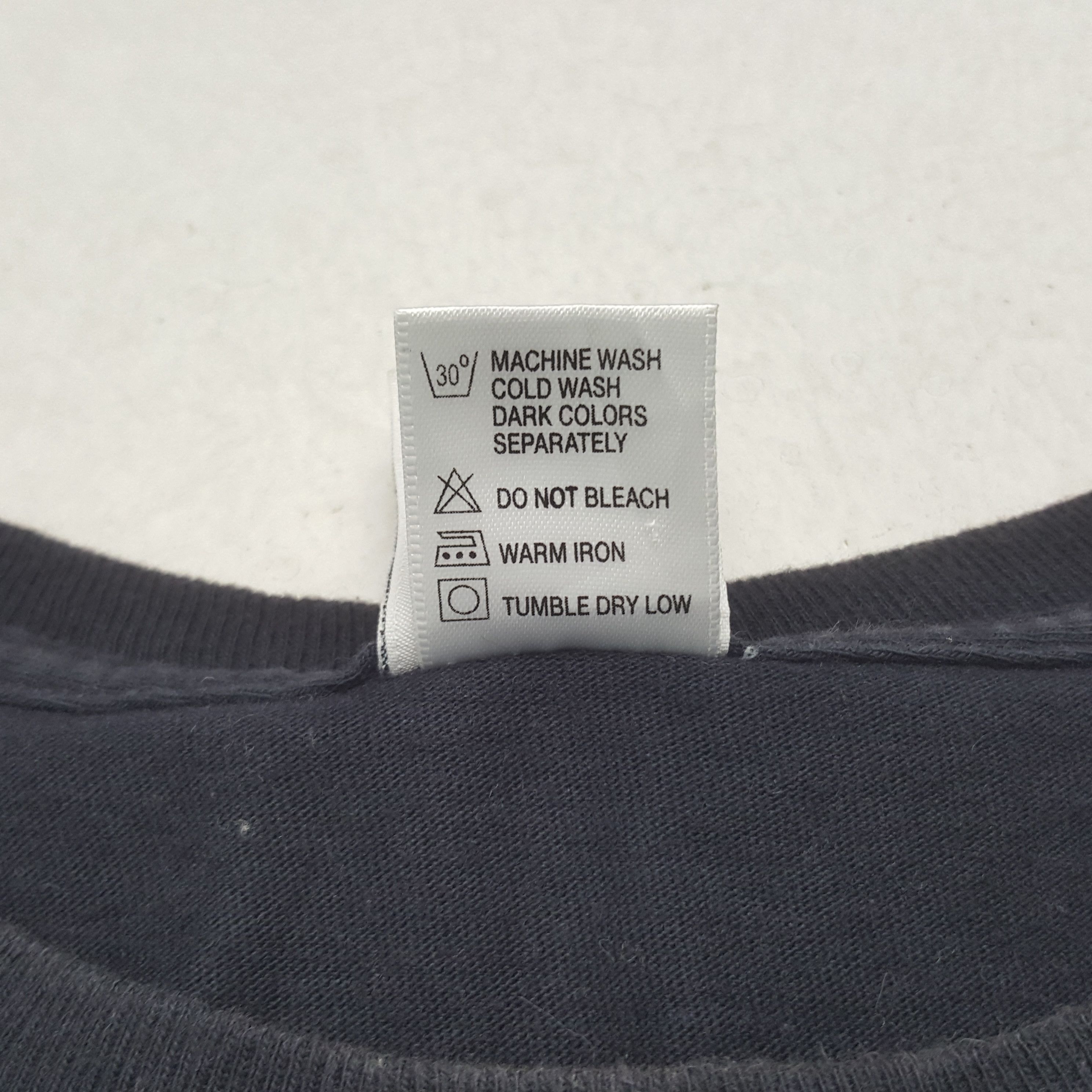 Armani Vintage Armani Exchange Tshirt Size US M / EU 48-50 / 2 - 7 Thumbnail