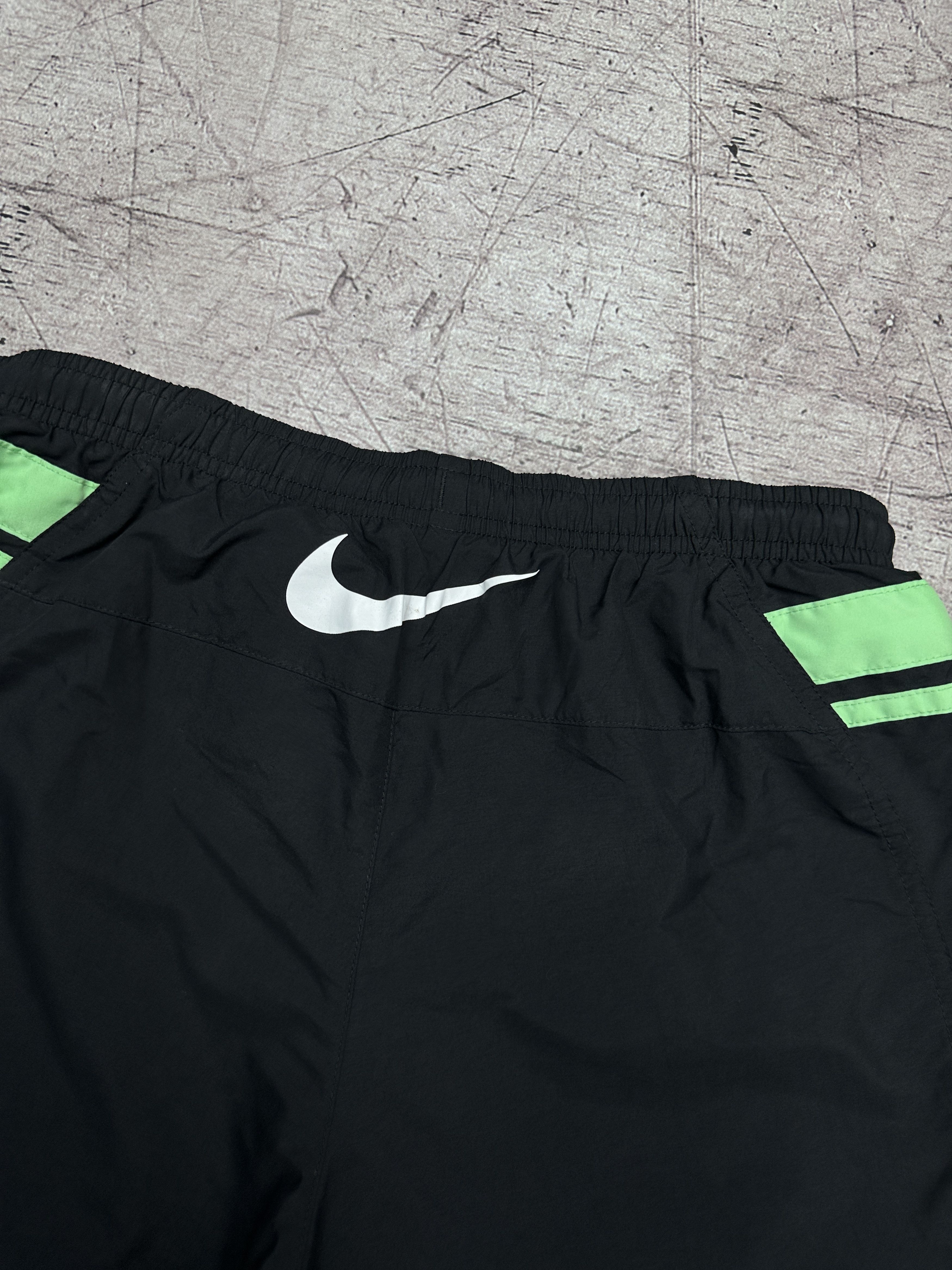 Nike Nike Mens Nylon Shorts Size US 30 / EU 46 - 9 Thumbnail