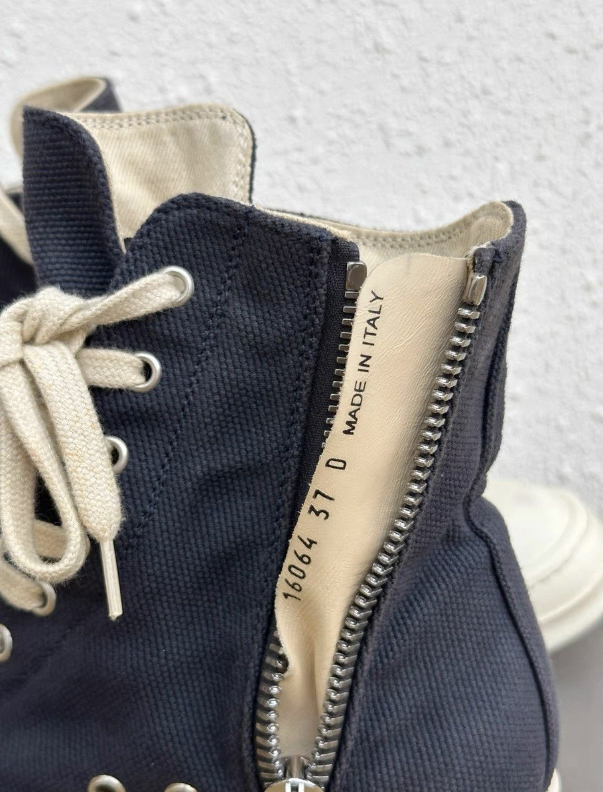 Rick Owens Rick Owens DRKSHDW High-Top Sneakers with Robot Logo Size US 7 / IT 37 - 6 Thumbnail