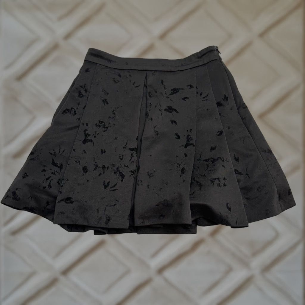 AQUA Aqua By Bloomingdale's Skirt Womens Small Black Pleated A-Line Side Zip Classic Size 28" / US 6 / IT 42 - 1 Thumbnail