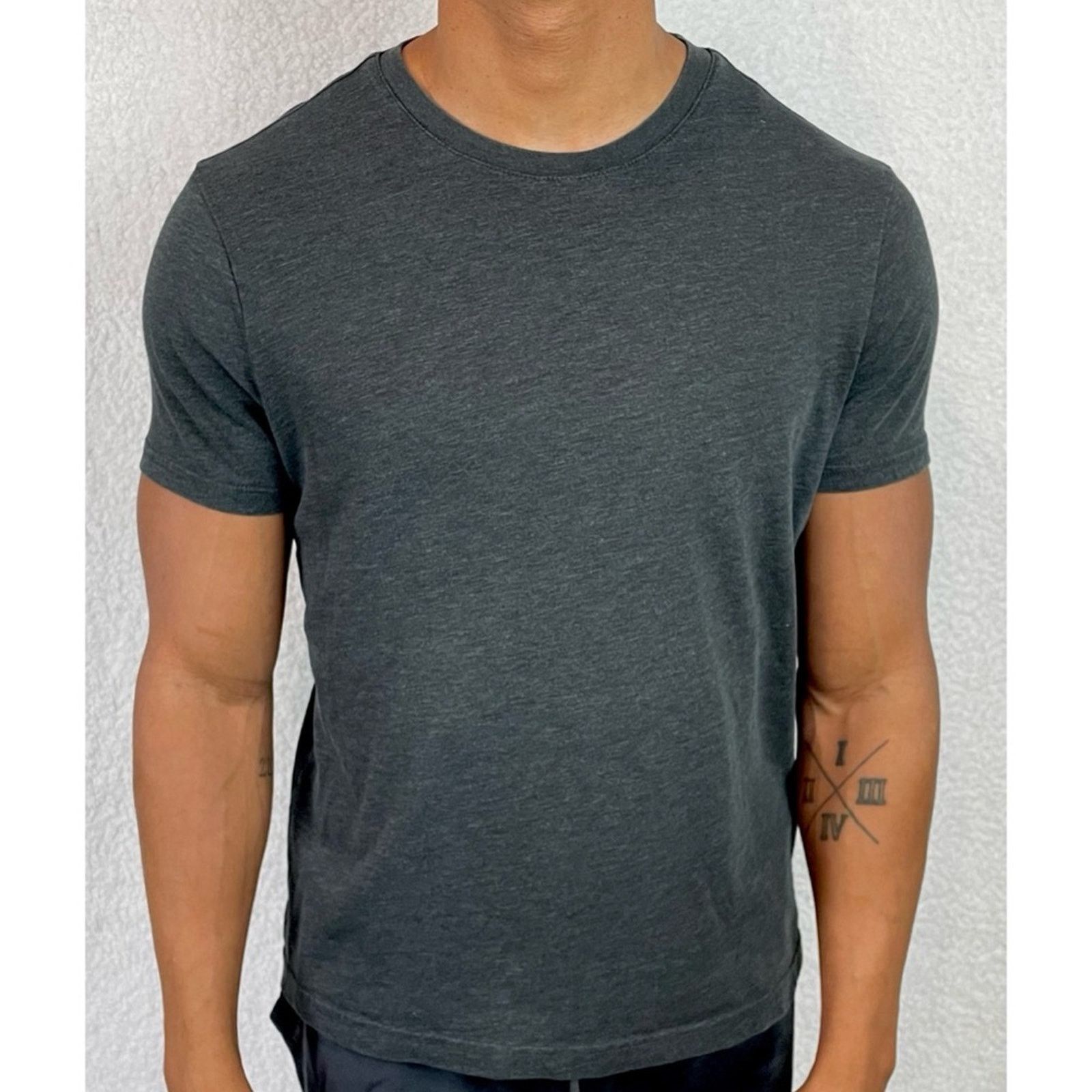 Banana Republic BANANA REPUBLIC • Dark Grey Classic Short Sleeve Tee Size US S / EU 44-46 / 1 - 11 Thumbnail