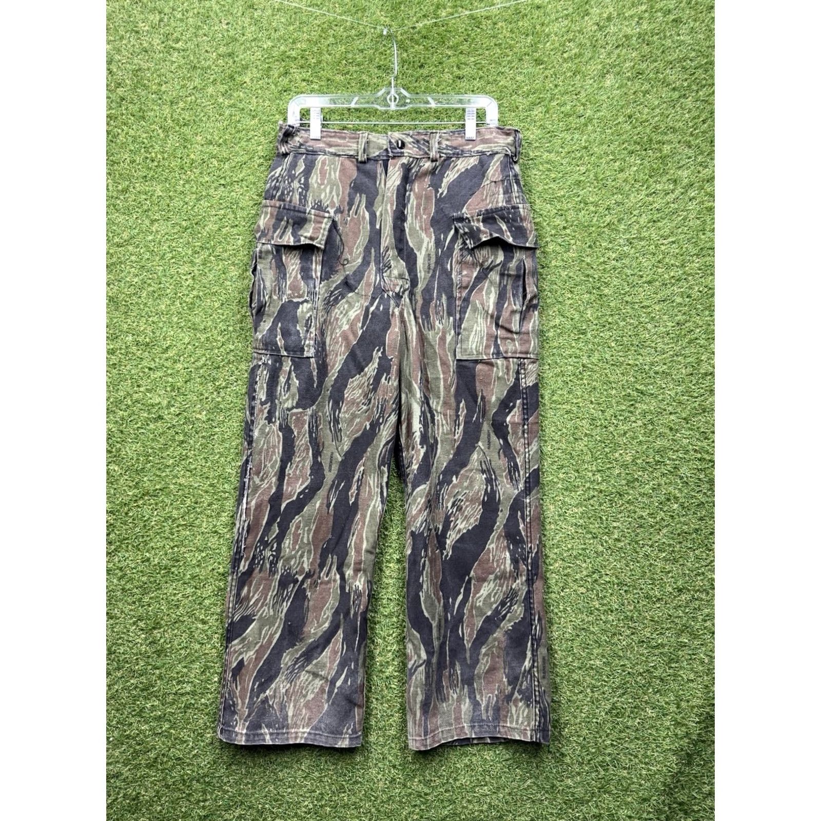 Vintage Ranger Vintage 70s Camouflage Cargo Pants Mens M Green 30x27 Military Ranger 80s Grunge Outdoor Cargo Pants Mens Size US 31 - 3 Thumbnail