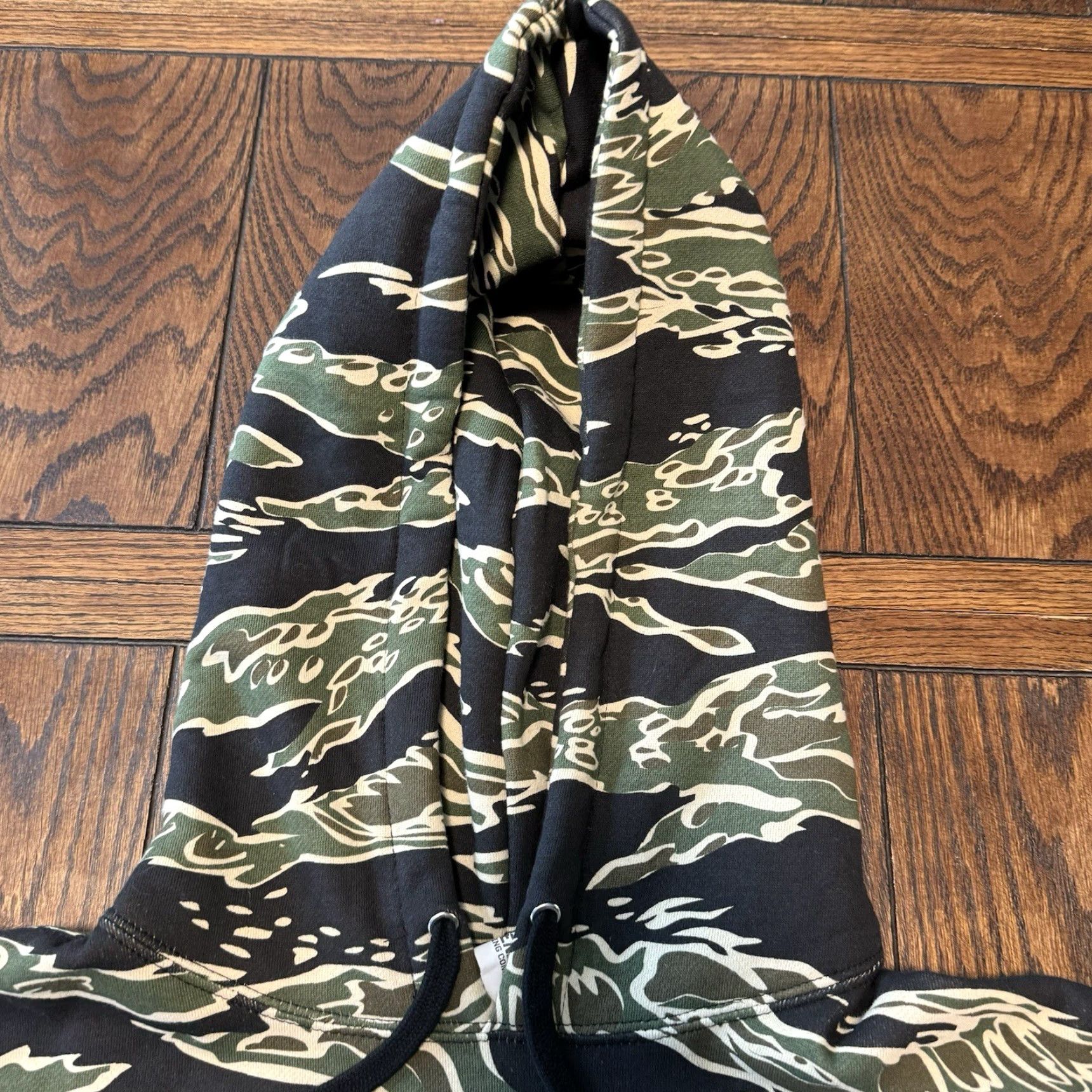 Vintage Dancing Gnome Beer Men’s Hoodie Size S Camo Pittsburgh Tiger Stripe New Sweatshirt Unisex Crew Neck Graphic Print Pullover Size US S / EU 44-46 / 1 - 4 Thumbnail
