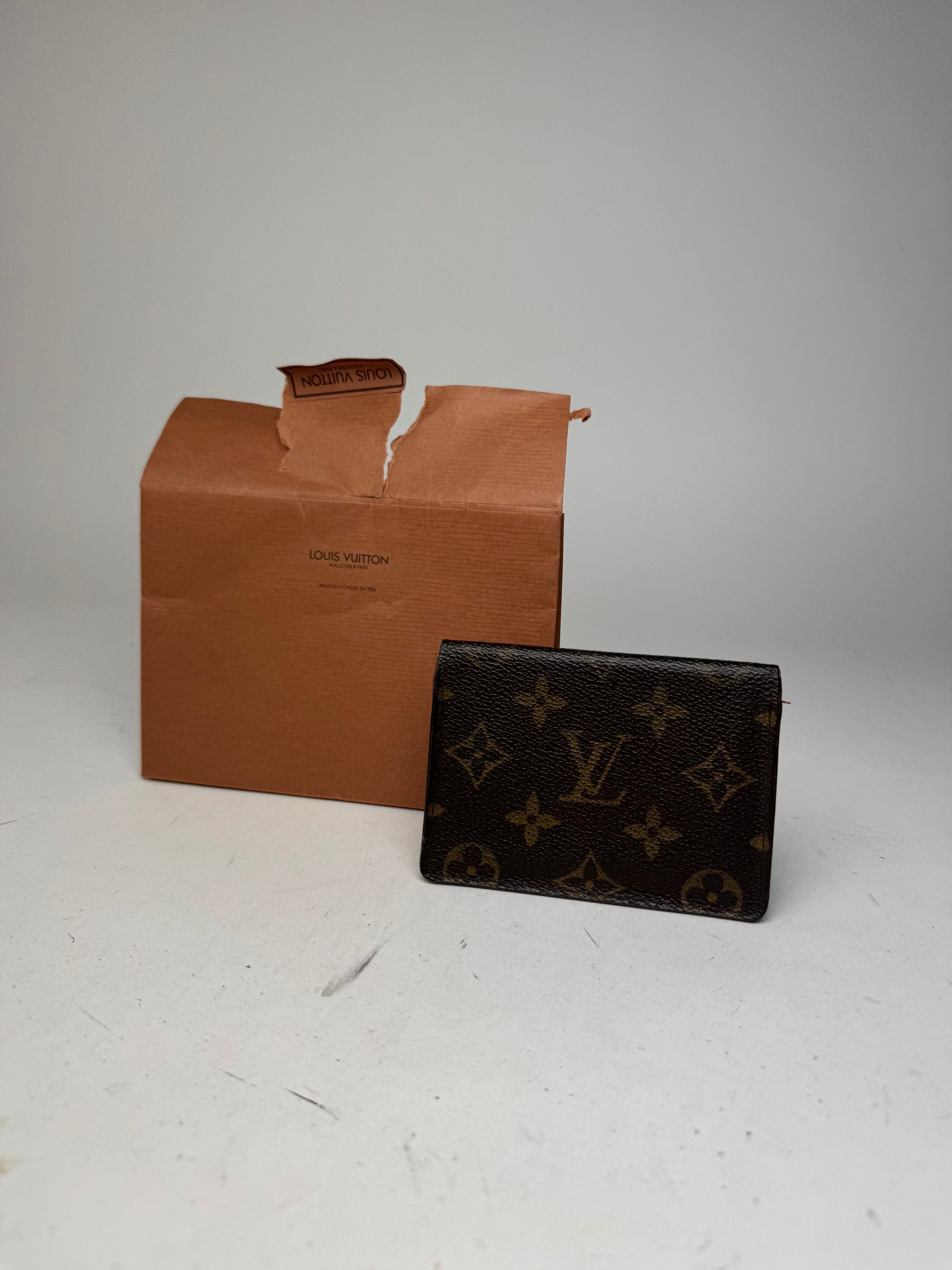 Louis Vuitton Vintage Flapable Leather Card Holder Brown Size ONE SIZE - 1 Thumbnail