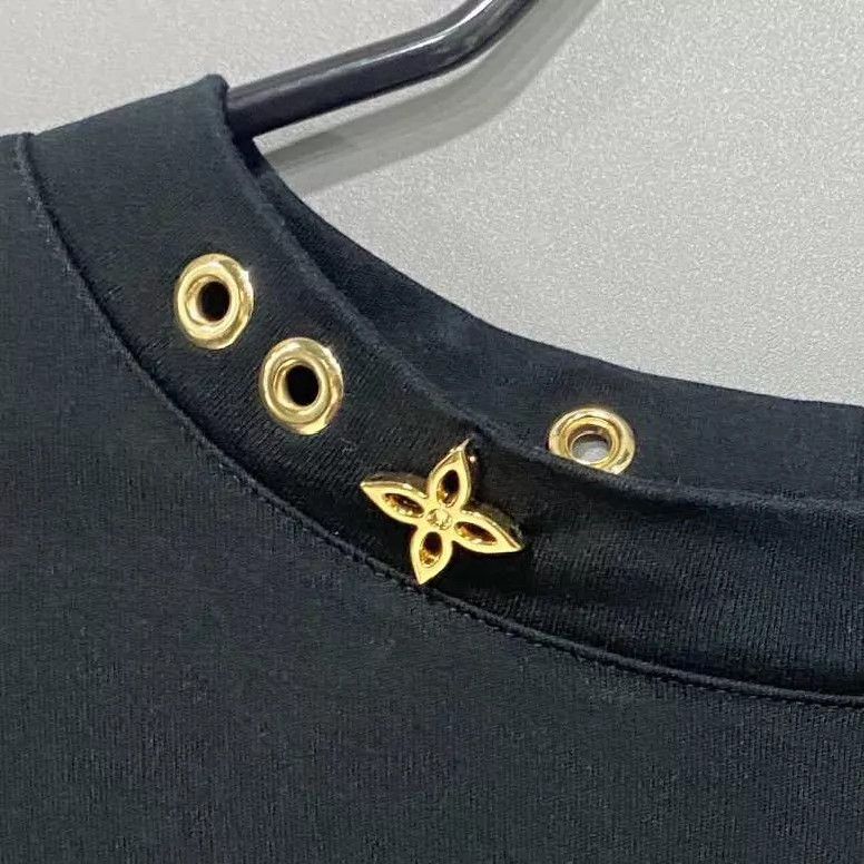 Louis Vuitton LV neck metal logo short-sleeve tee S Size S / US 4 / IT 40 - 4 Thumbnail