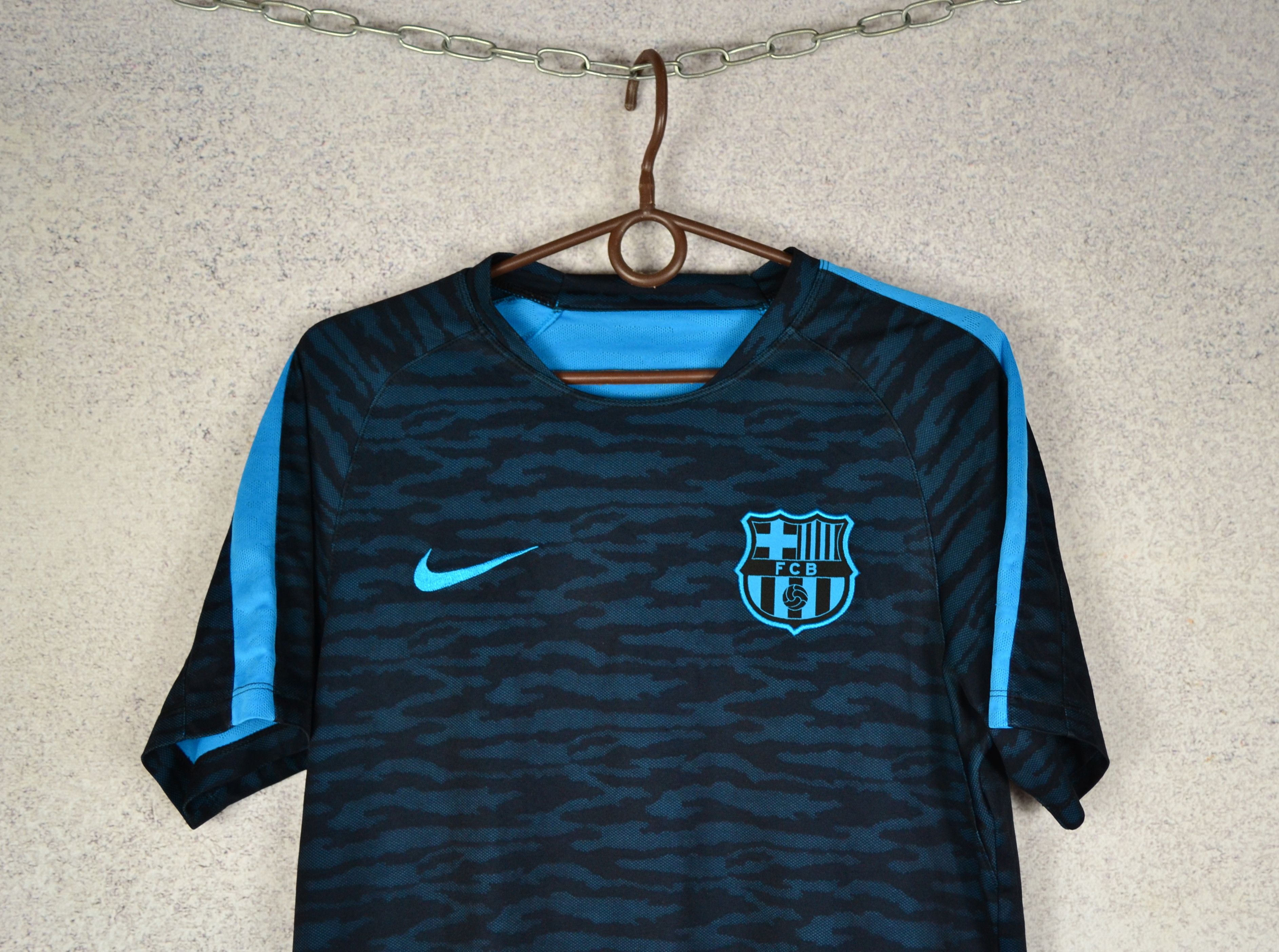 Nike Barcelona FC 2015-16 Champions League Pre-Match and Training Size US M / EU 48-50 / 2 - 2 Thumbnail