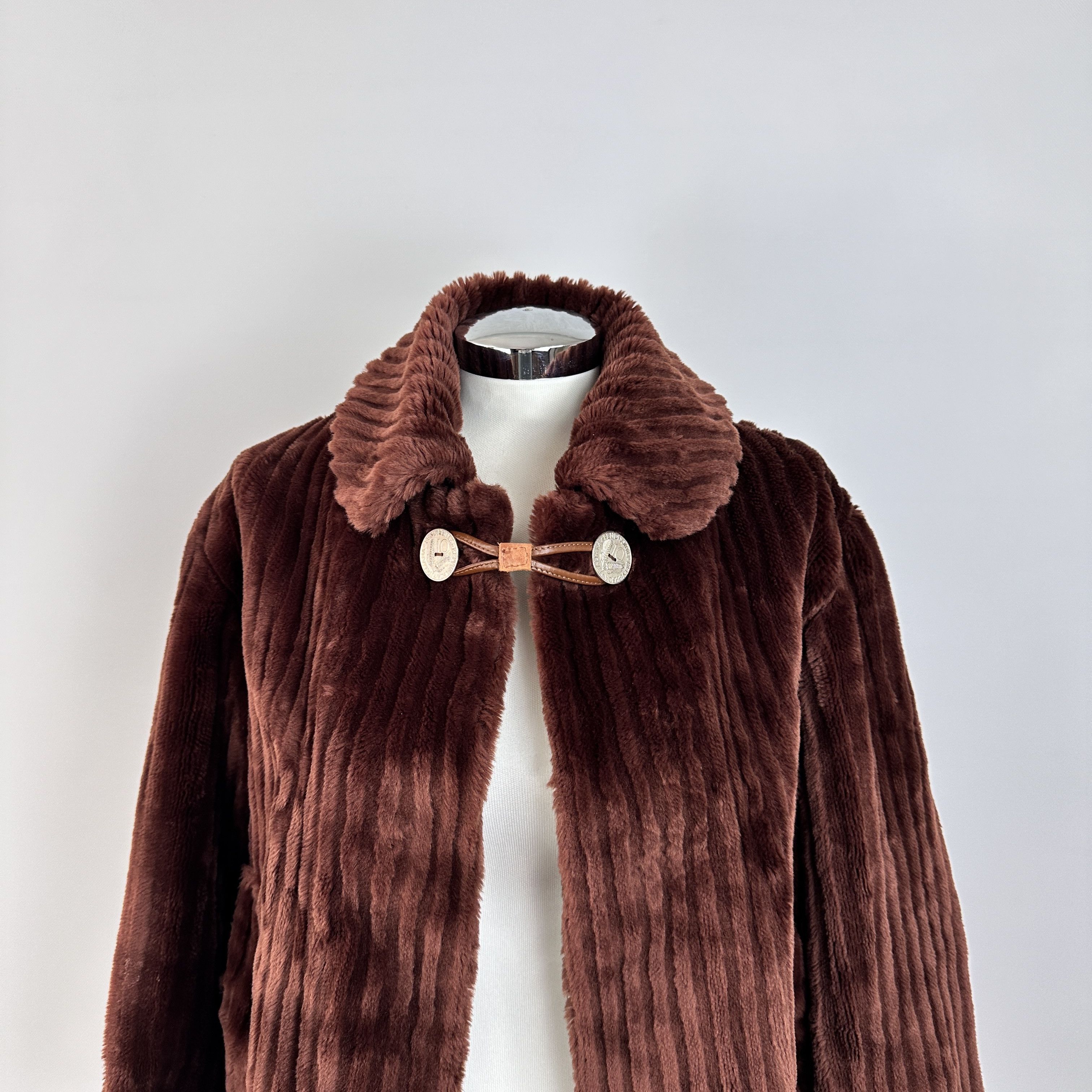 Fendi Pelliccia FENDISSIME Sintetica mantellina – 42 IT Size M / US 6-8 / IT 42-44 - 2 Thumbnail