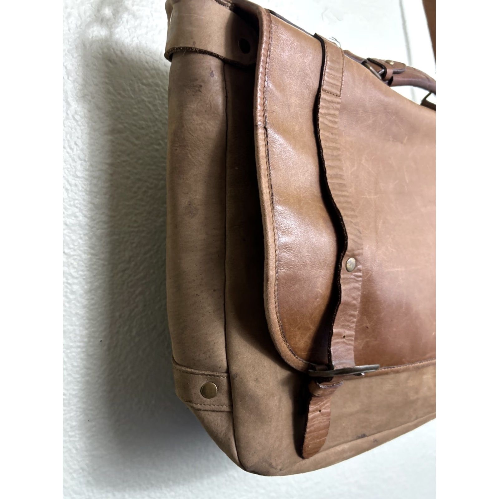 Vintage Vintage Y2K Brown Leather Crossbody Bag 14x11x6 User: Vintage Y2K Brown Leather Crossbody Bag 14x11x6 Size ONE SIZE - 7 Thumbnail