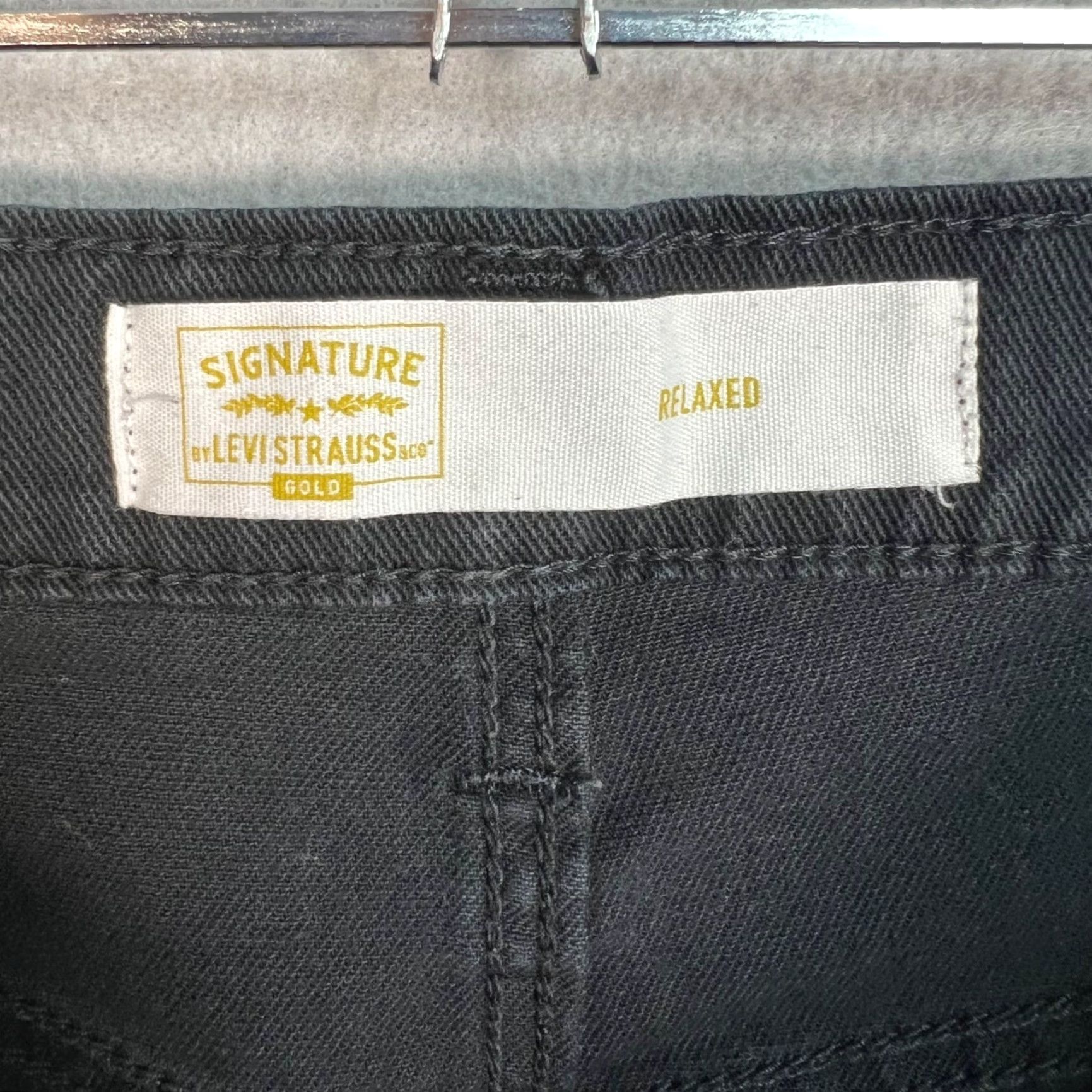 Levi's VINTAGE Levi's Jeans Men 29 x 32 Relaxed Fit Signature Gold Distressed Hem / Black Denim 5-Pocket Straight Fit Mens Size US 29 - 4 Thumbnail