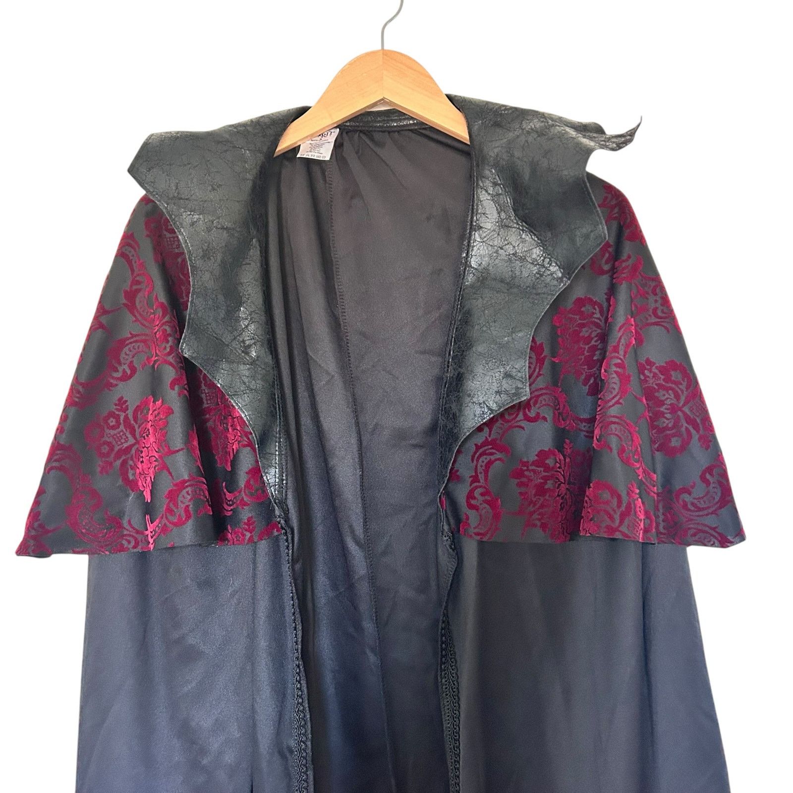 Other Spirit Halloween Vampire Costume Cape & Pants Sz M Size US M / EU 48-50 / 2 - 2 Thumbnail