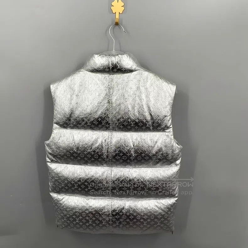 Louis Vuitton Louis Vuitton Silver full logo down jacket Size XS / US 0-2 / IT 36-38 - 2 Thumbnail