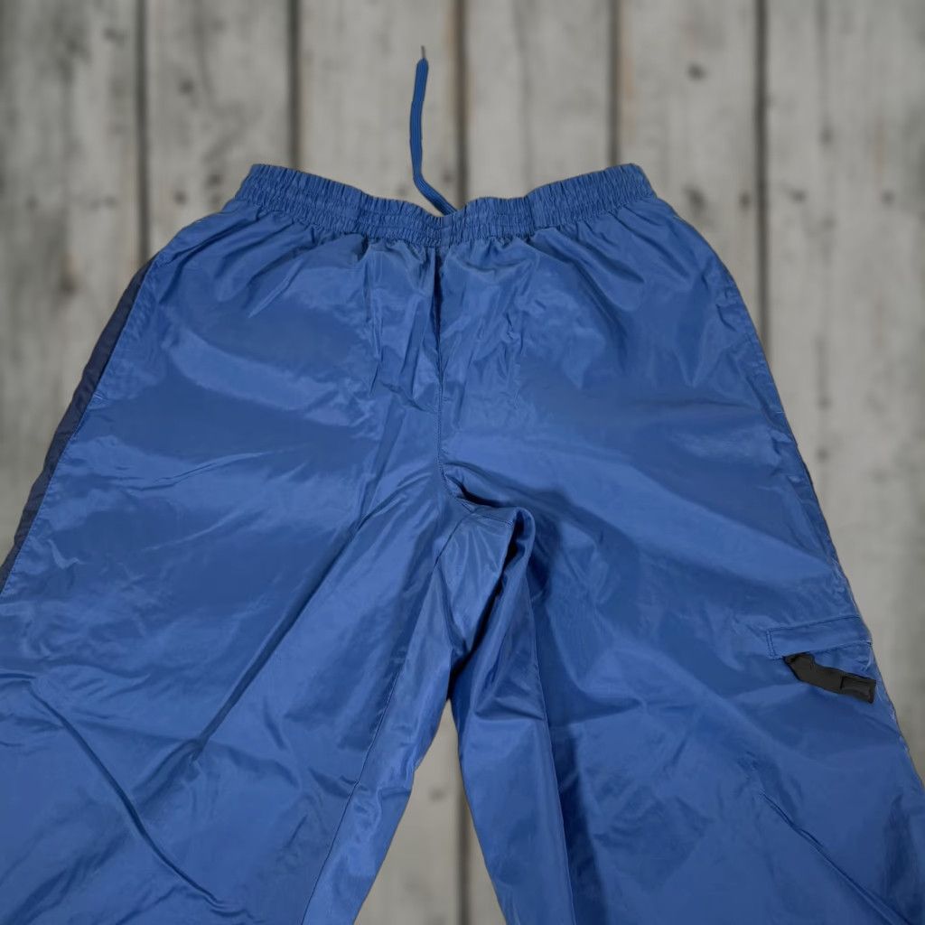 Nike VINTAGE Nike Pants Mens Medium Blue Track Windbreaker Lined Baggy Skate Gym Y2K Size US 31 - 1 Thumbnail