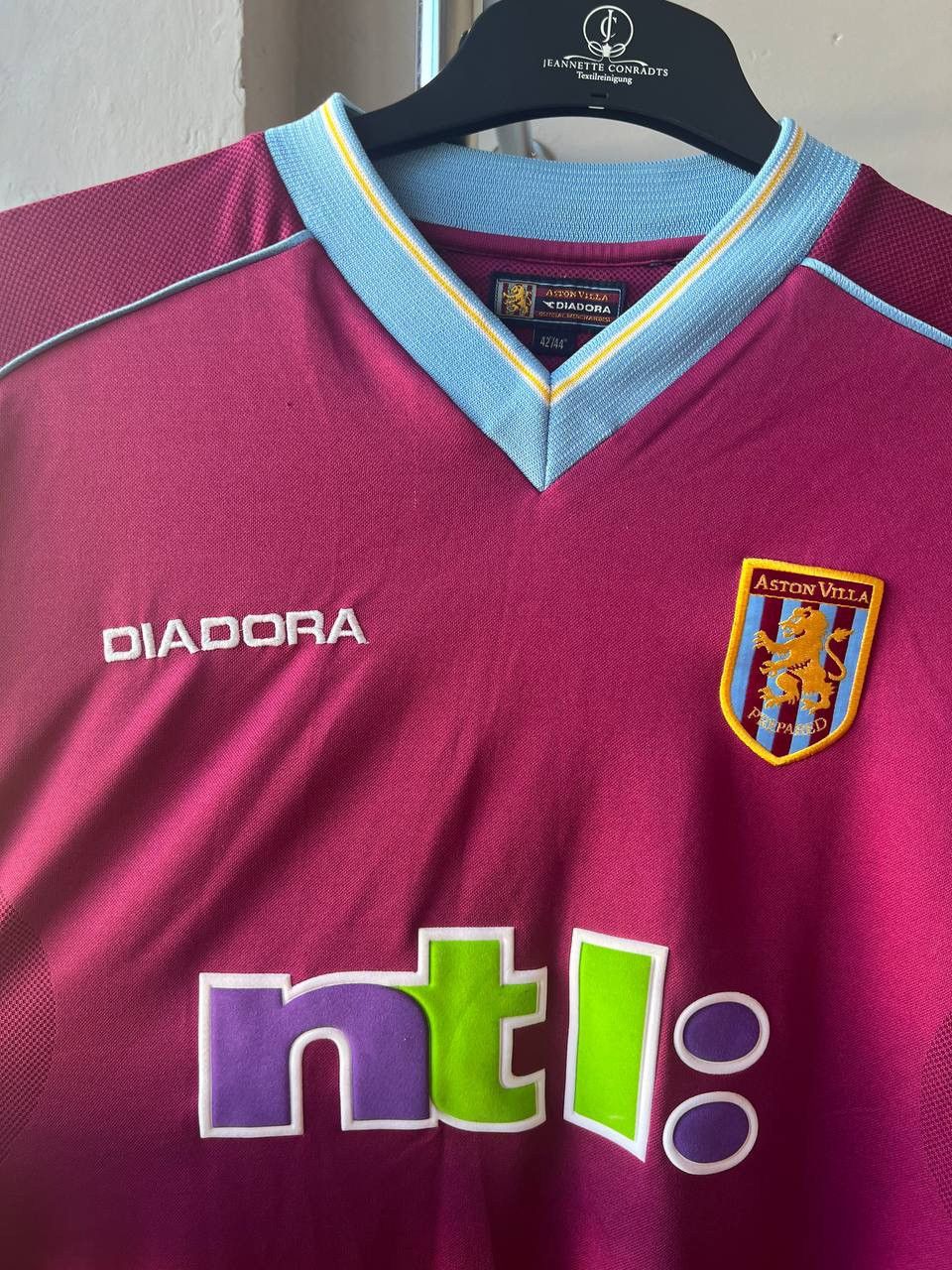 Diadora 2001/02 ASTON VILLA HOME SOCCER JERSEY FOOTBALL SHIRT SZ 44 Size US L / EU 52-54 / 3 - 4 Thumbnail