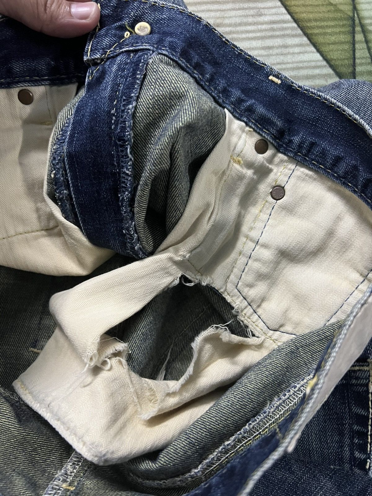 Levi's VINTAGE LEVIS 505 FADED JEAN Size US 33 - 21 Thumbnail