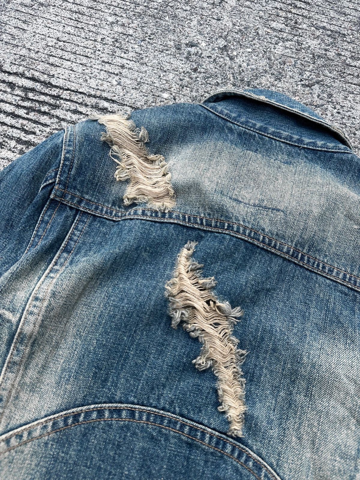 If Six Was Nine × Japanese Brand × Tornado Mart 2000’s Midas Damage Washed Denim Jacket Size US L / EU 52-54 / 3 - 15 Thumbnail