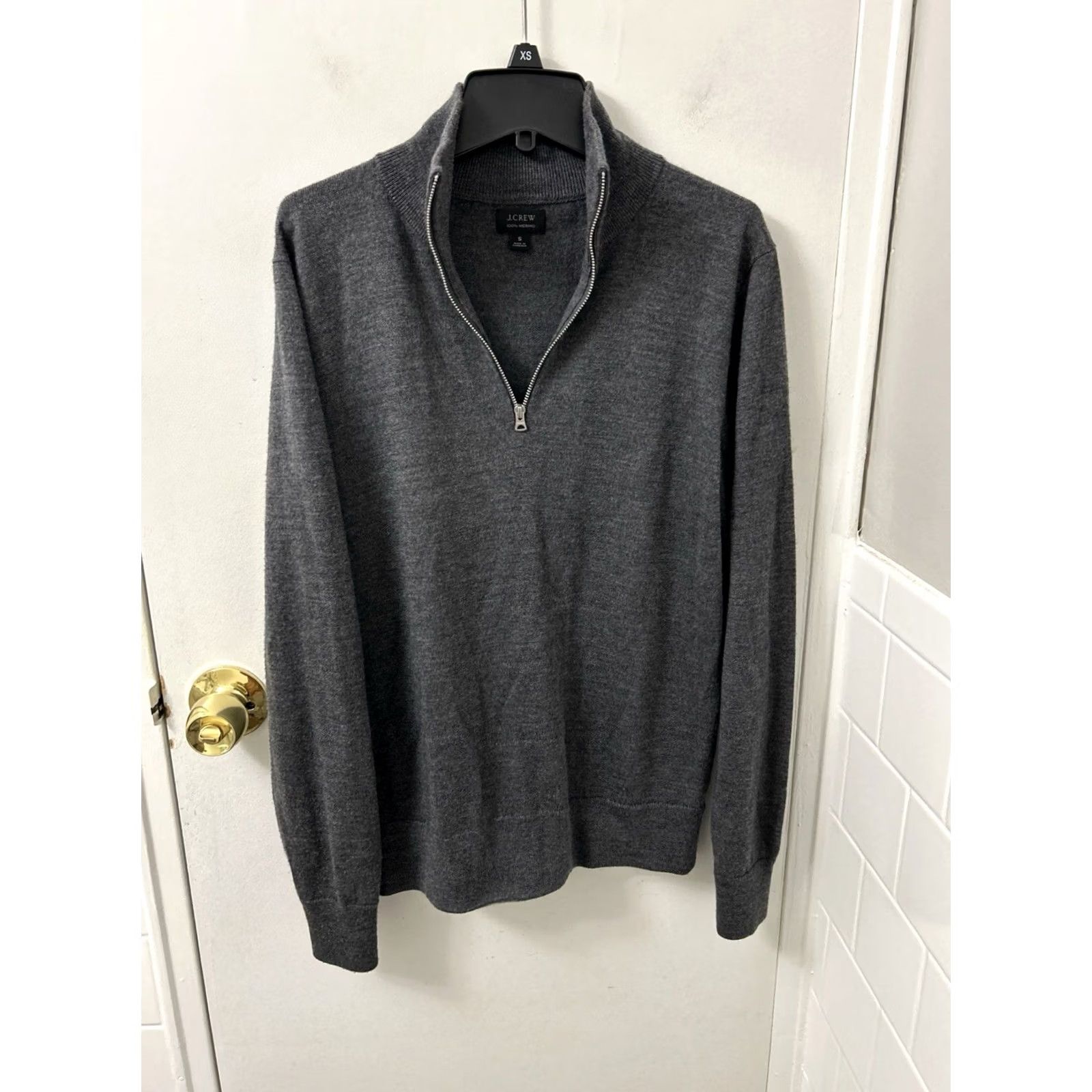 Vintage J Crew Quarter-Zip Mens S Gray 100% Merino Wool Sweater Pullover L/S Sweatshirt Mock Neck Zig Zag Ribbed Hem/Cuffs Short Sleeve Not Short Sleeve Size US S / EU 44-46 / 1 - 4 Thumbnail