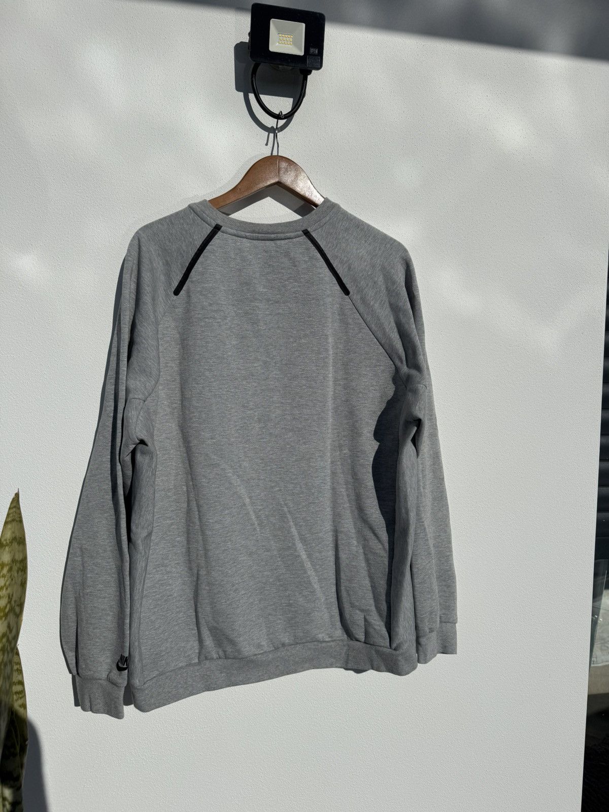 Nike Nike tech fleece crewneck Size US XL / EU 56 / 4 - 4 Thumbnail