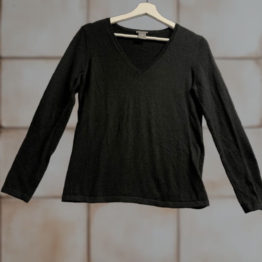 Ann Taylor Ann Taylor Sweater Womens Size M Pullover Black V-Neck Long Sleeve Size M / US 6-8 / IT 42-44 - 1 Thumbnail