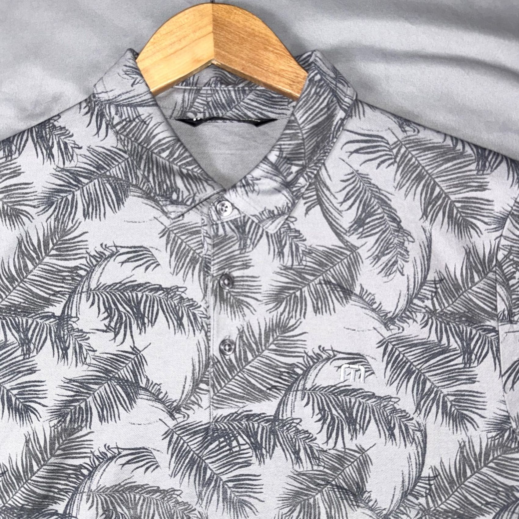 TravisMathew TravisMathew Polo Shirt Mens Large Gray Palm Print Golf Performance Stretch Polo Shirt Mens L Gray Palm Print Size US L / EU 52-54 / 3 - 4 Thumbnail
