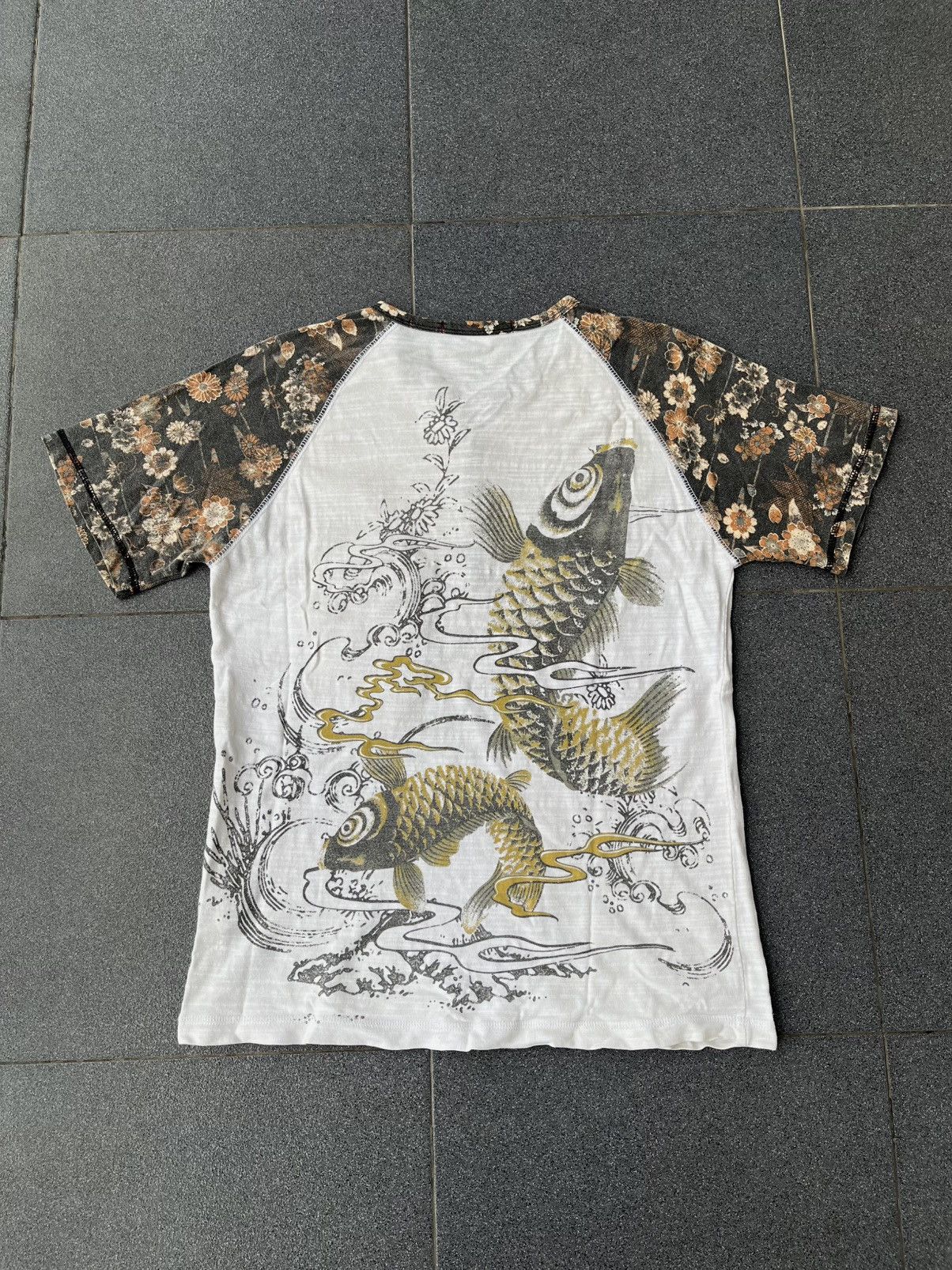 Japanese Brand 🇯🇵Vintage japanese tradisional koi sukajan t-shirt Size US XL / EU 56 / 4 - 1 Thumbnail
