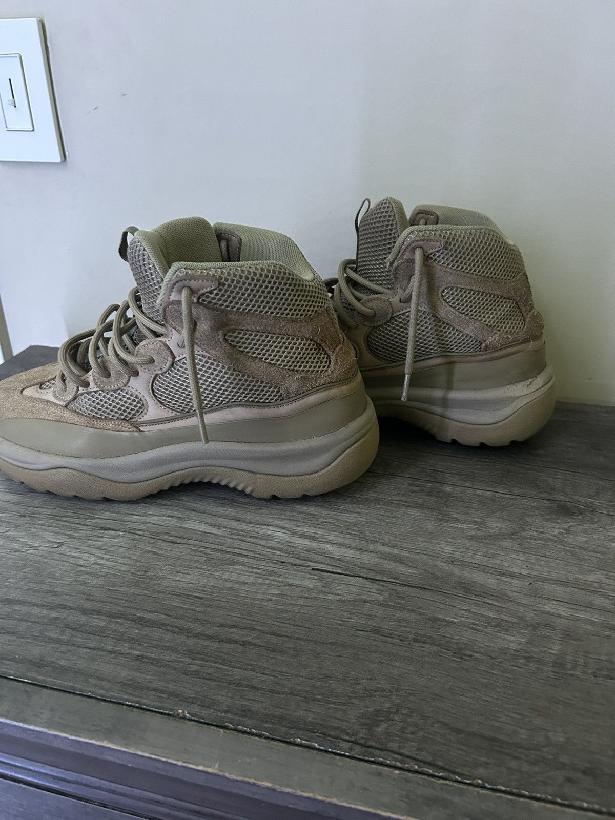 Yeezy Yeezy boots Size US 9.5 / EU 42-43 - 2 Thumbnail