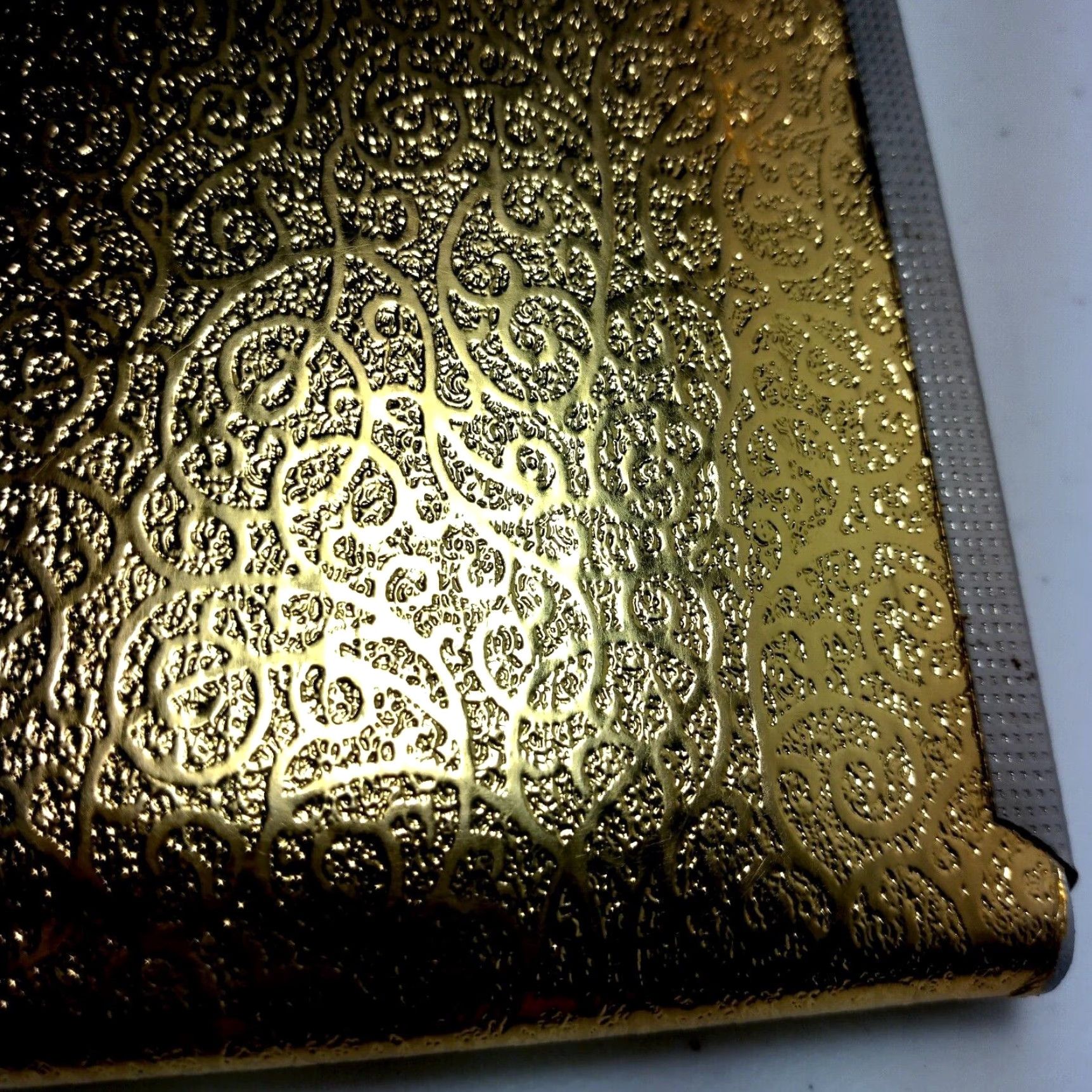 Vintage VINTAGE Mod Purse Mirror Gold Lame Swirl Kiss Lock Double Sided Compact READ Purse Mirror Women Gold 4 5/8" 4" Vintage Mod MCM style fashion Size ONE SIZE - 4 Thumbnail