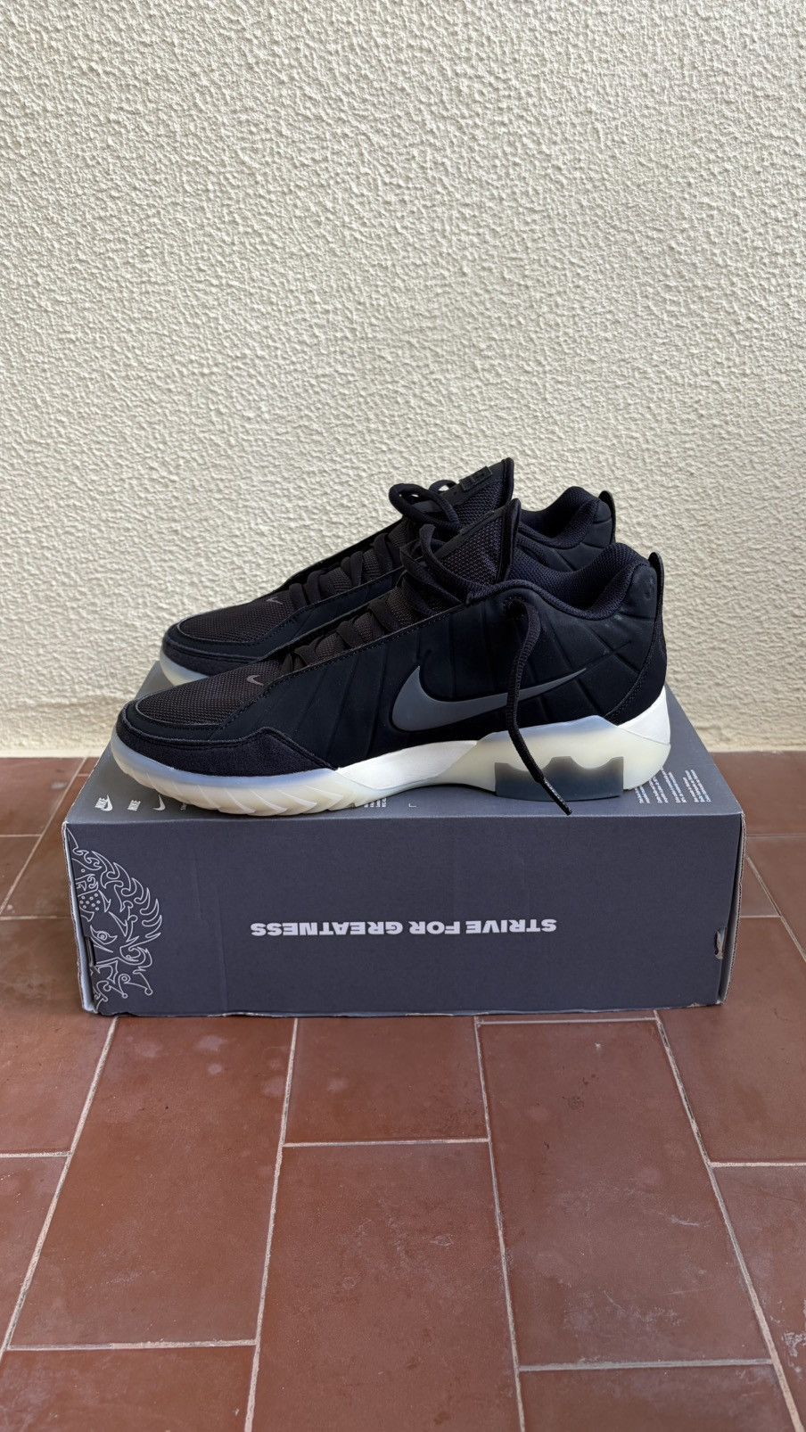 Nike Nike LeBron Witness Size US 8.5 / EU 41-42 - 2 Thumbnail