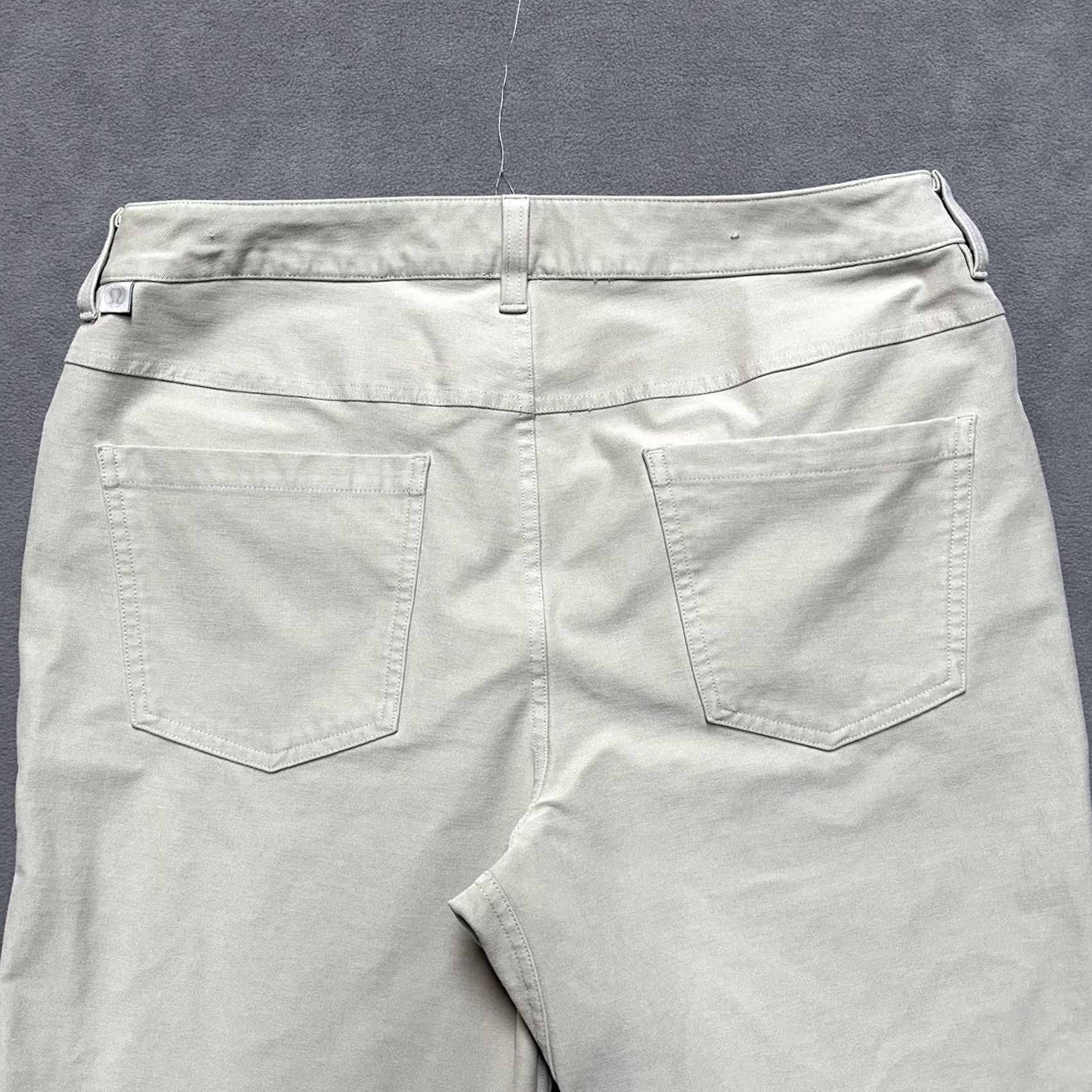 Lululemon Lululemon Pants Mens 32 Beige ABC Crop Relaxed Fit Utilitech LM5AH0S EUC Pants Mens 32 Beige ABC Crop Relaxed Fit Utilitech LM5AH0S EUC Size US 32 / EU 48 - 4 Thumbnail